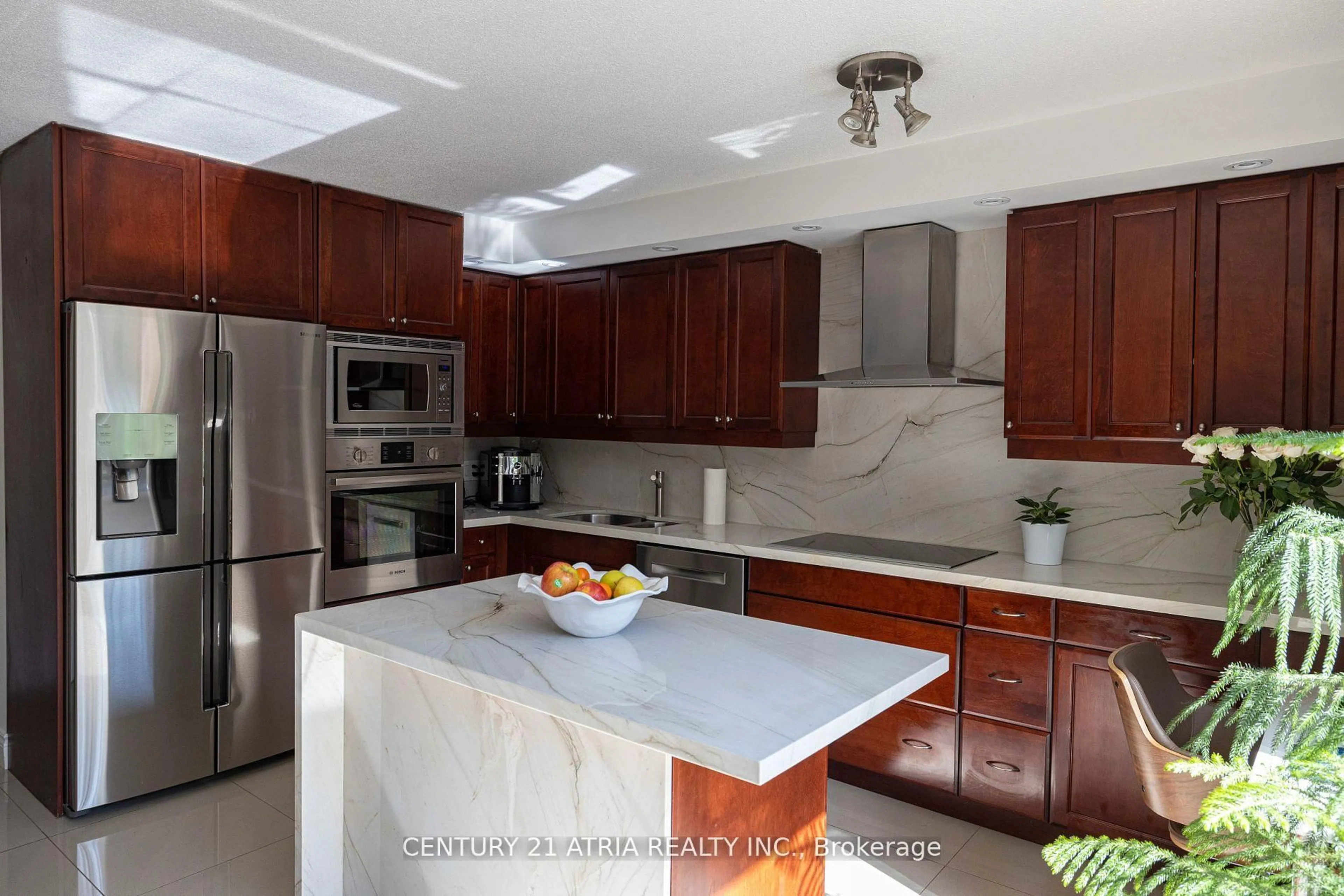 Unknown for 28 Admiral Rd #TH4, Toronto Ontario M5R 2L5