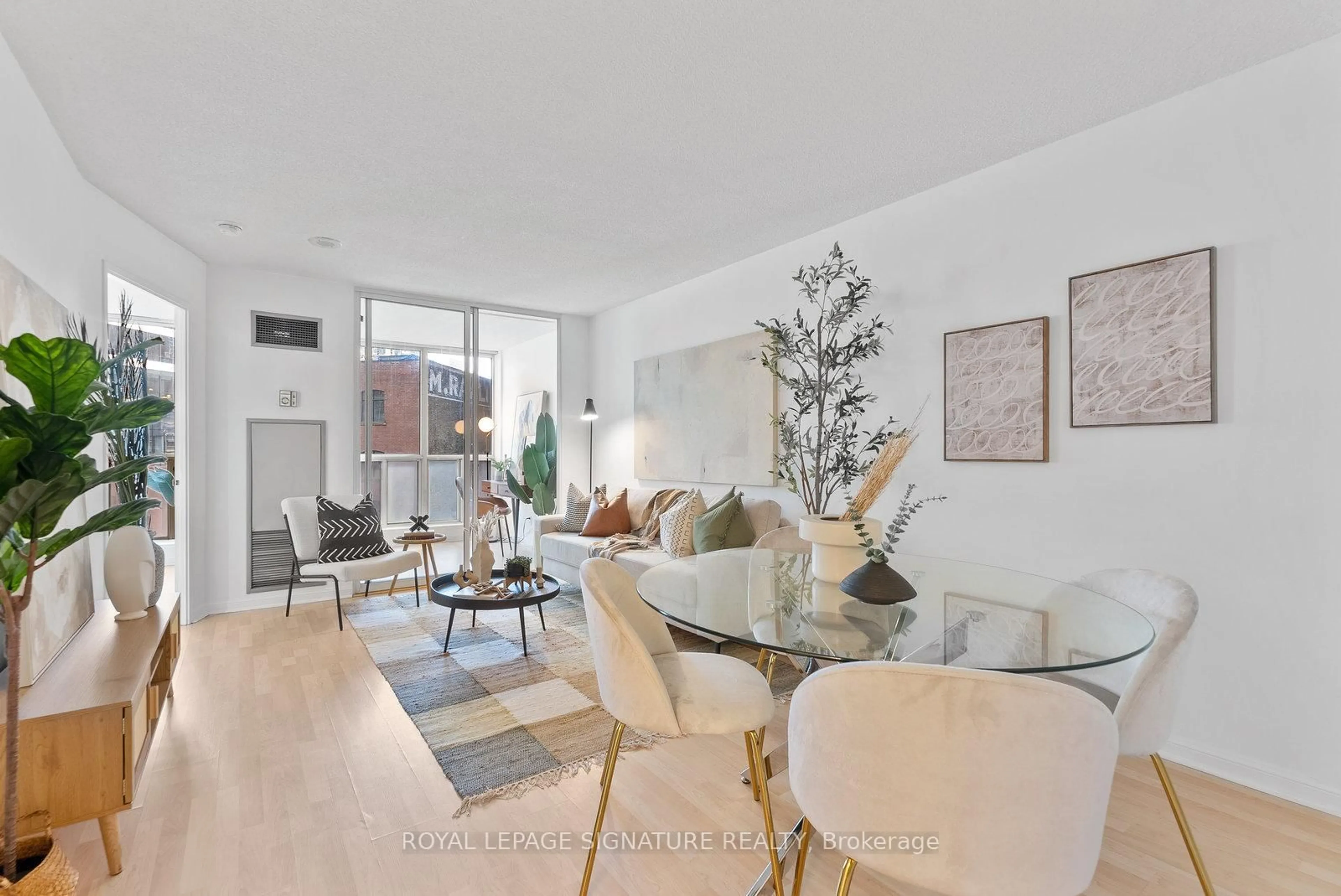 Living room with furniture, unknown for 24 Wellesley St #610, Toronto Ontario M4Y 2X6