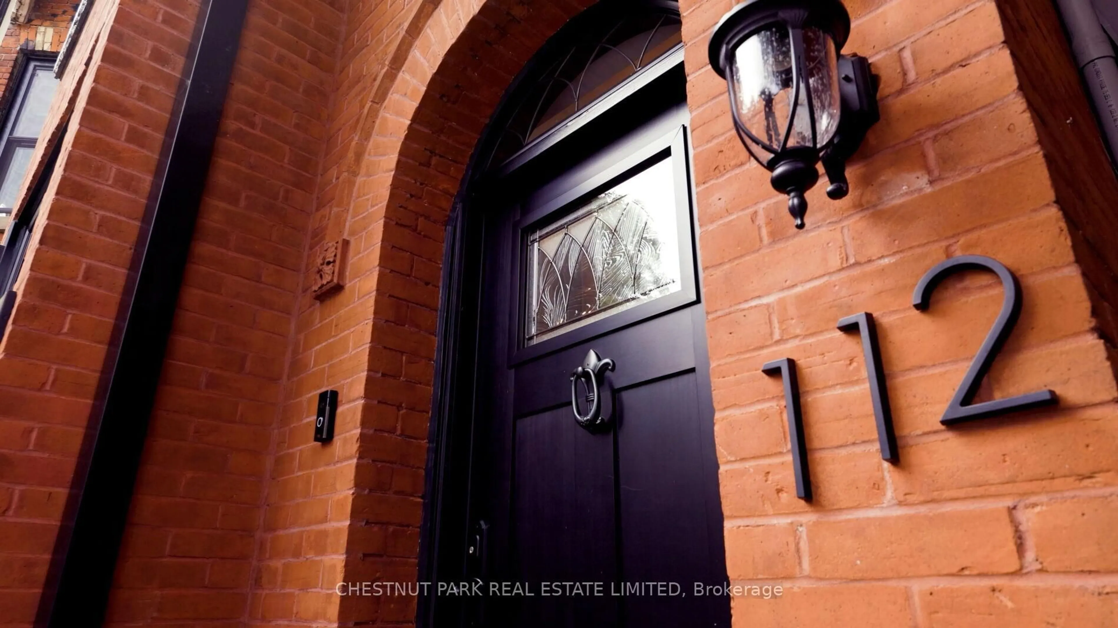 Indoor entryway for 112 Givins St, Toronto Ontario M6J 2X9