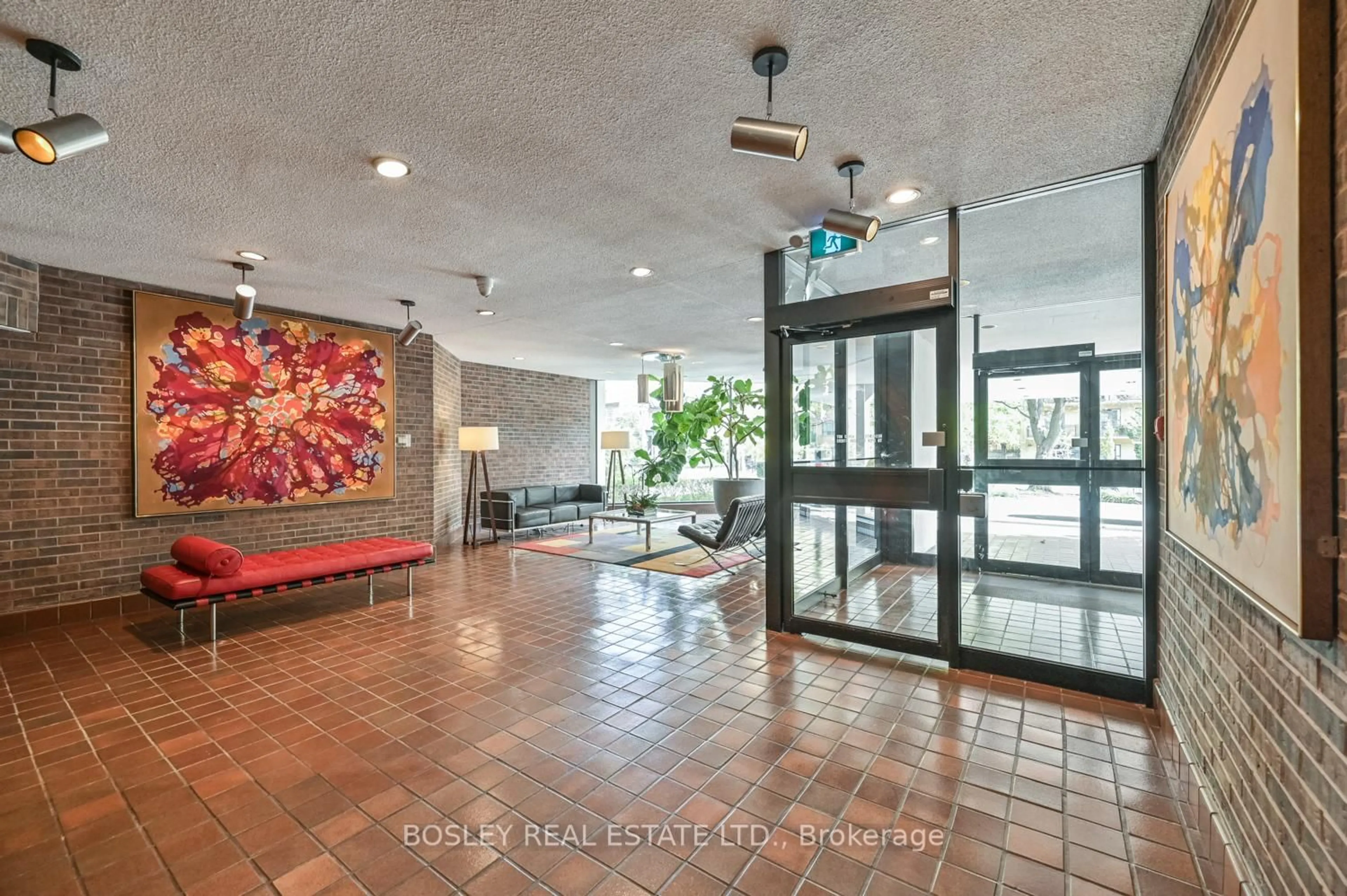 Indoor foyer for 190 St George St #702, Toronto Ontario M5R 2N4