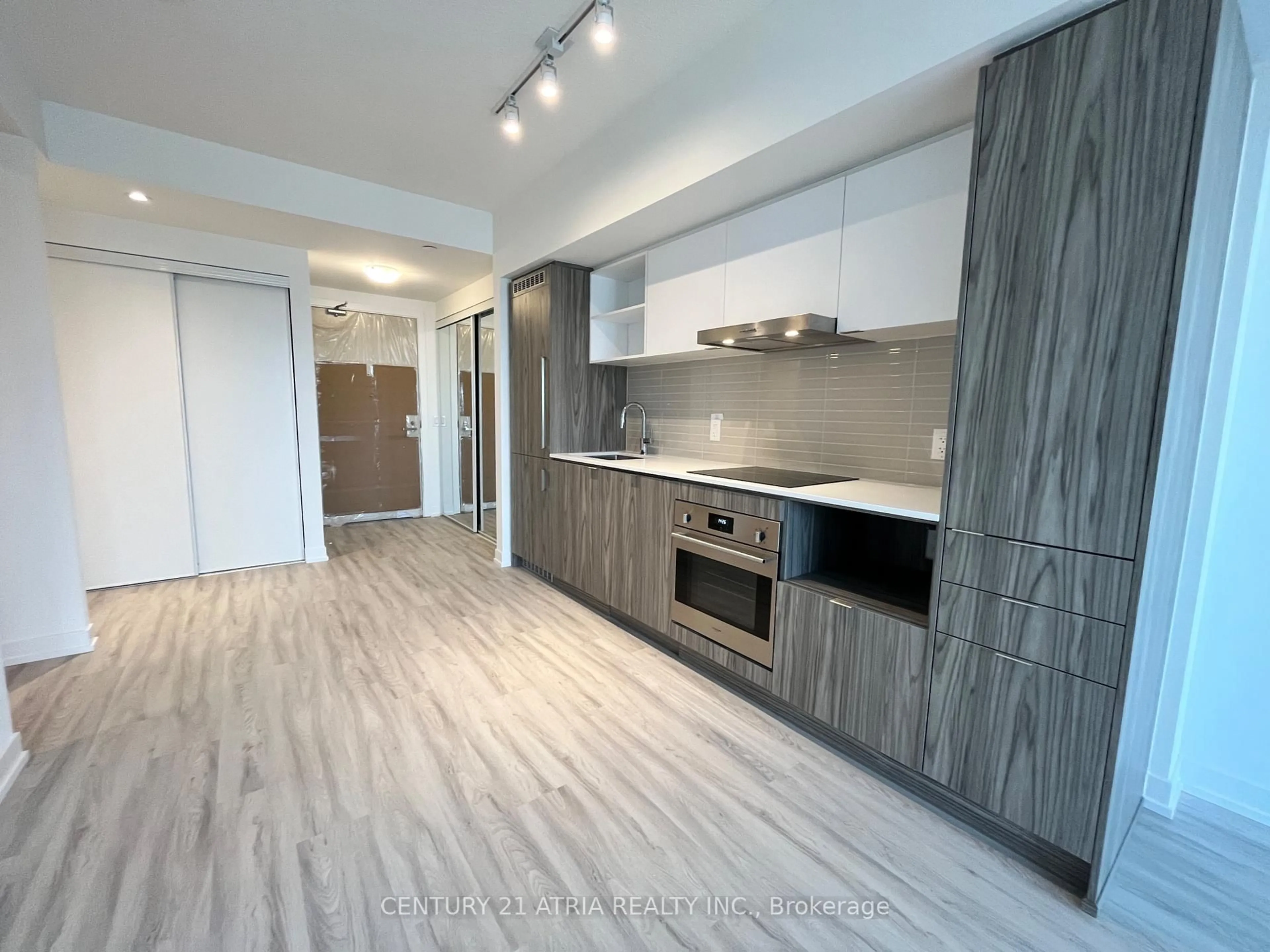Open concept kitchen, wood/laminate floor for 55 Cooper St #3102, Toronto Ontario M5E 0G1
