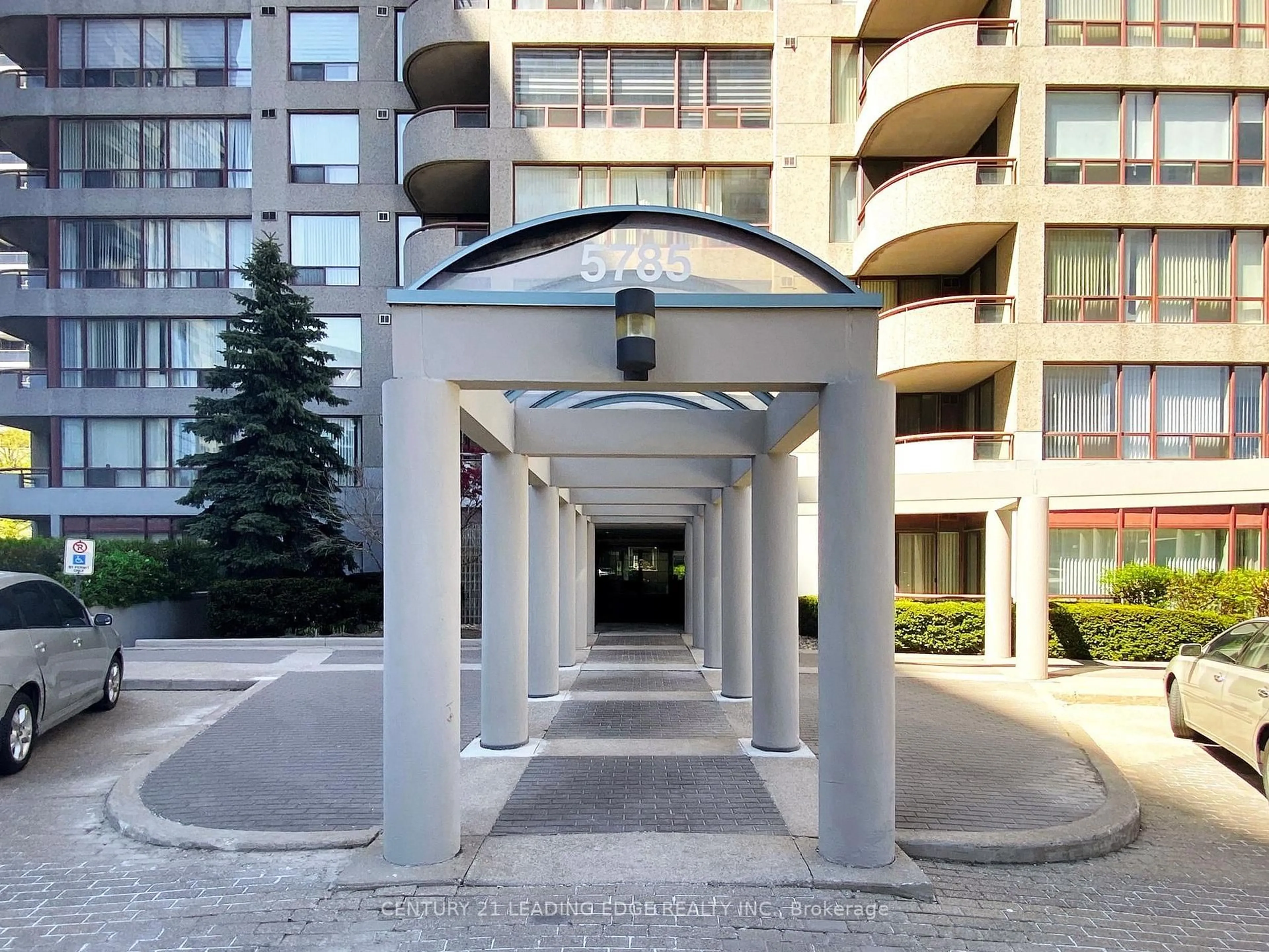 Indoor foyer for 5785 Yonge St #PH404, Toronto Ontario M2M 4J2