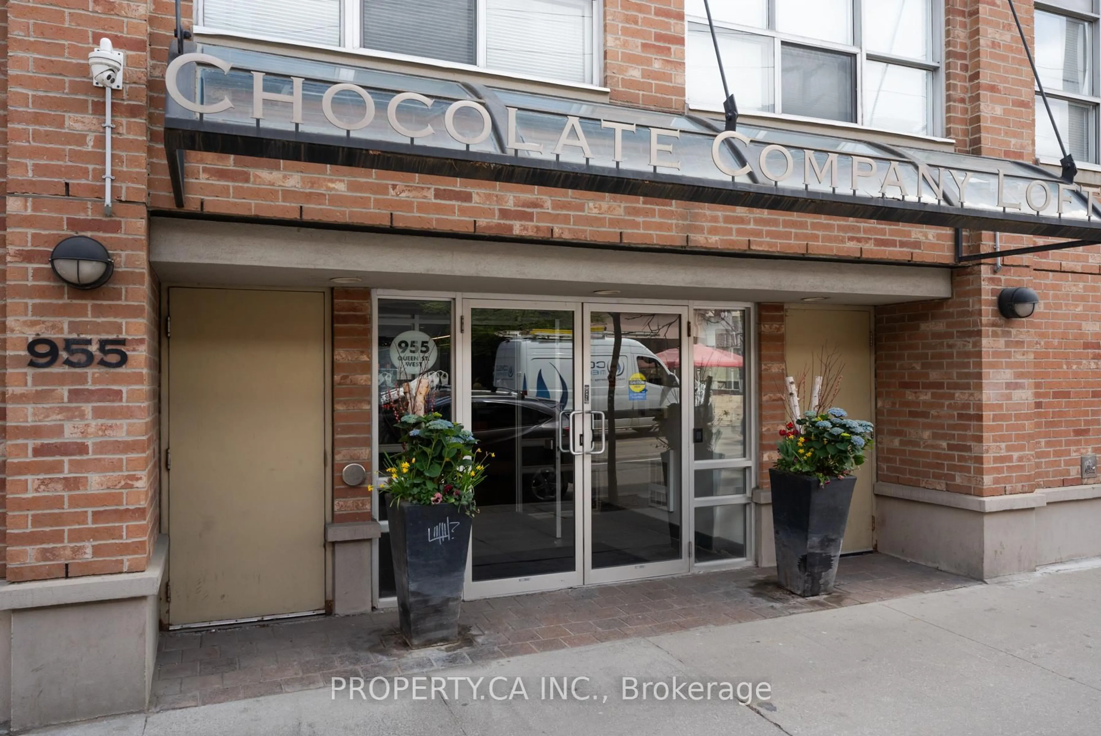 Unknown for 955 Queen St #317, Toronto Ontario M6J 1G9