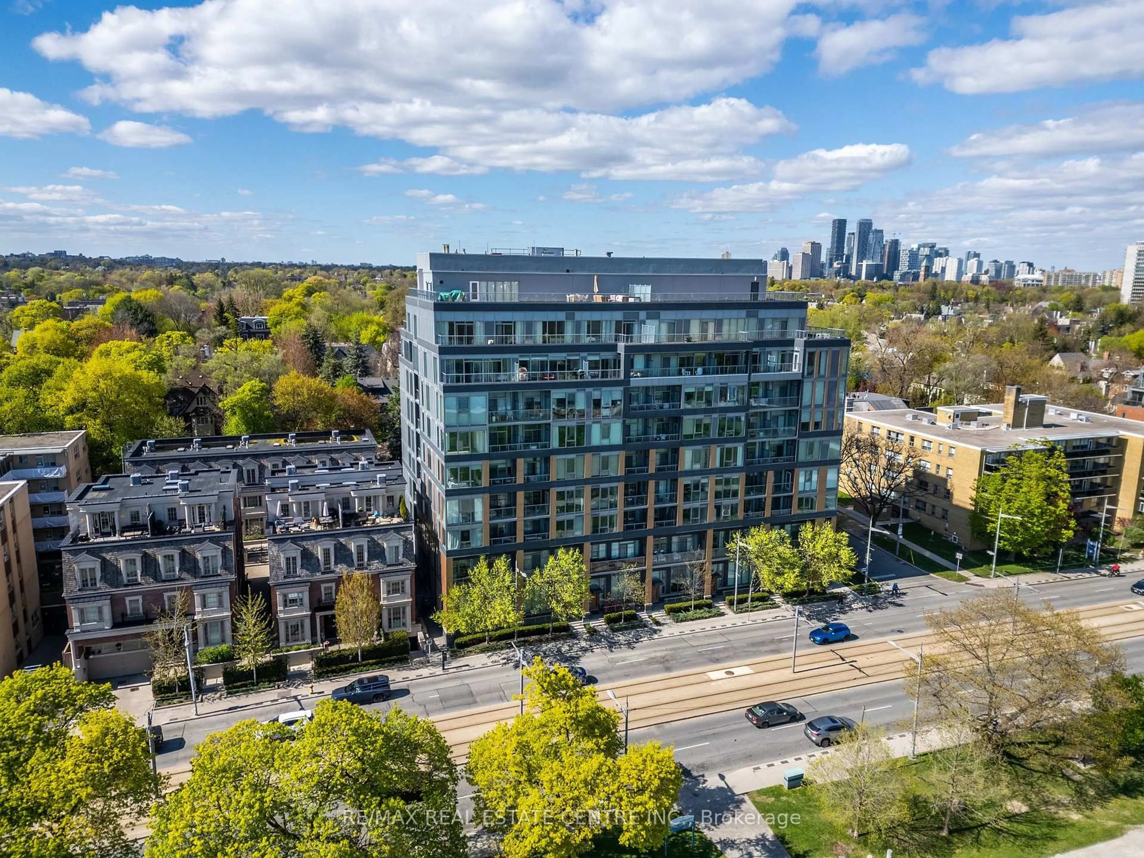 A pic from outside/outdoor area/front of a property/back of a property/a pic from drone, city buildings view from balcony for 6 Parkwood Ave #419, Toronto Ontario M4V 2W8