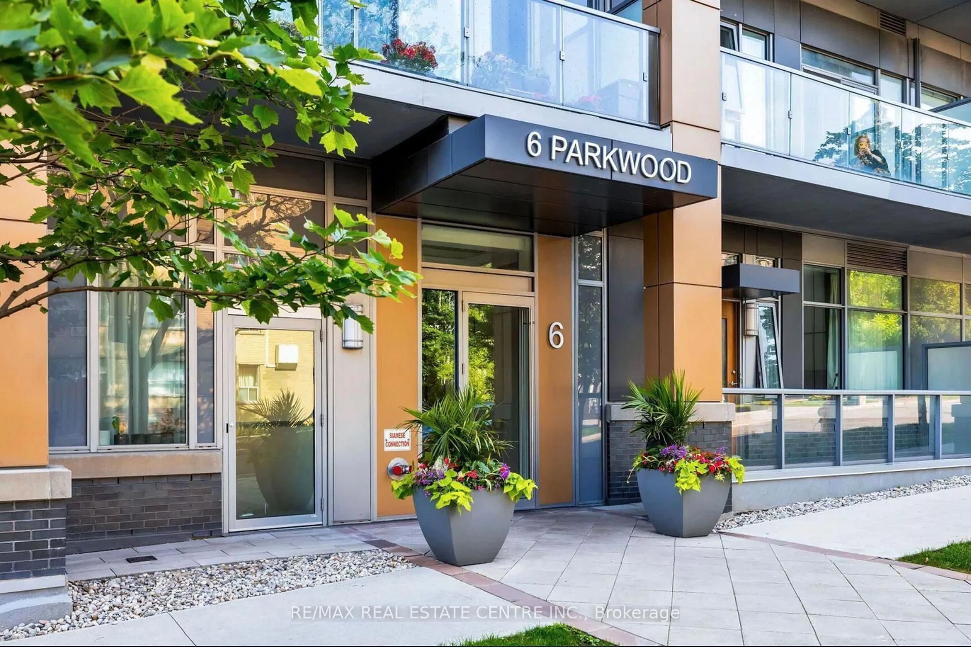Indoor foyer for 6 Parkwood Ave #419, Toronto Ontario M4V 2W8
