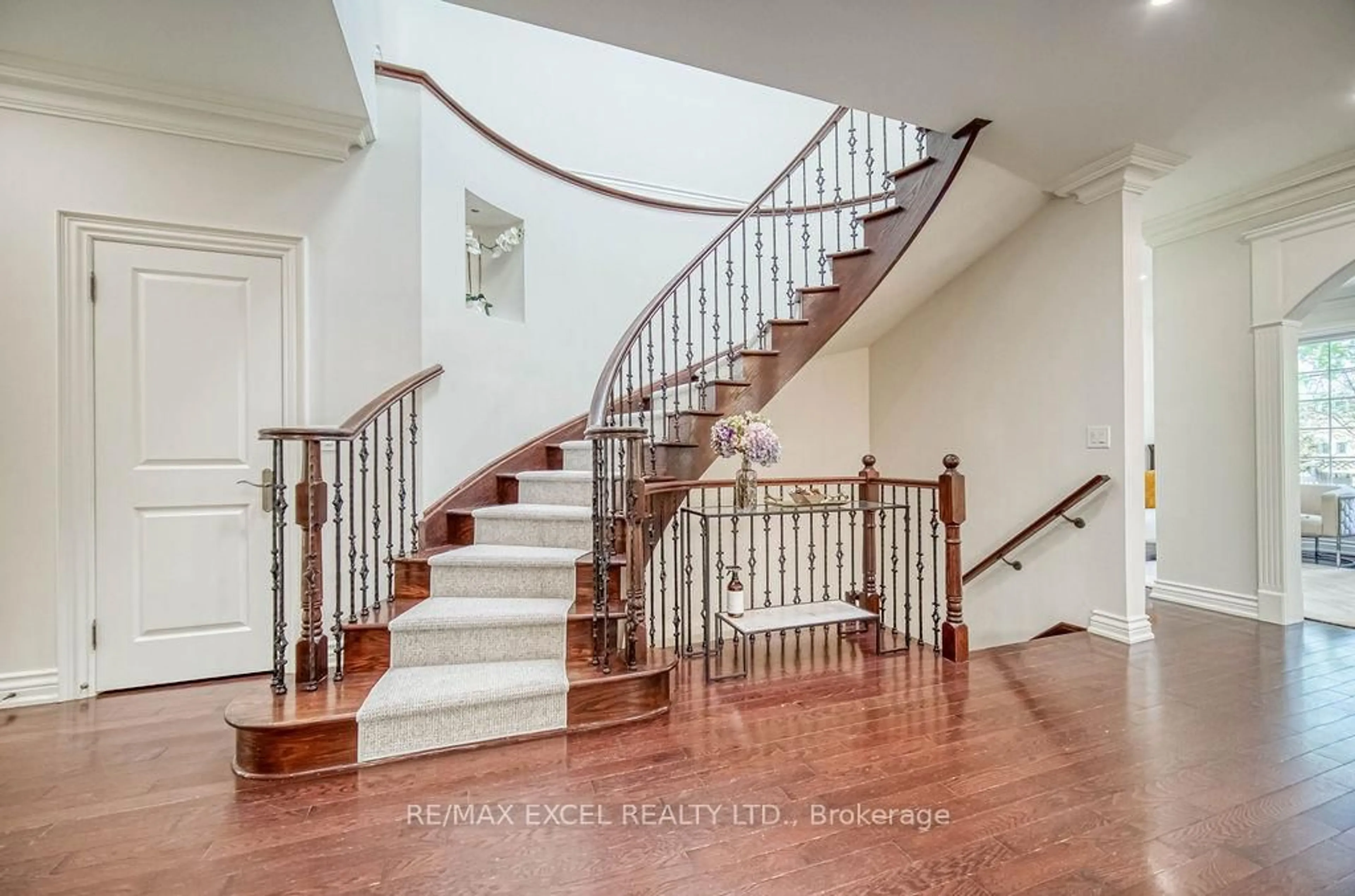 Stairs for 308A Hounslow Ave, Toronto Ontario M2R 1H5