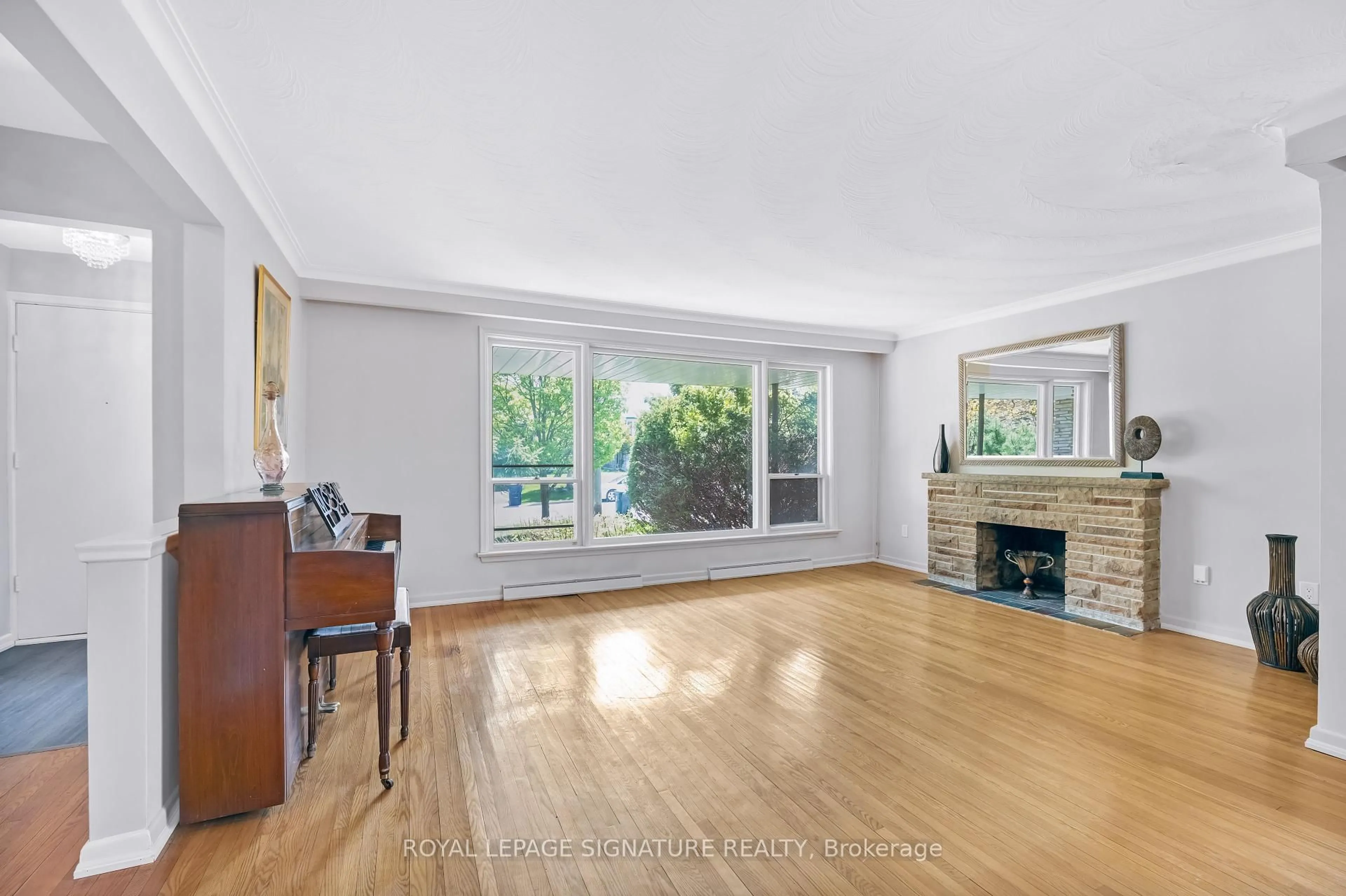 A pic of a room for 39 Viamede Cres, Toronto Ontario M2K 2A7