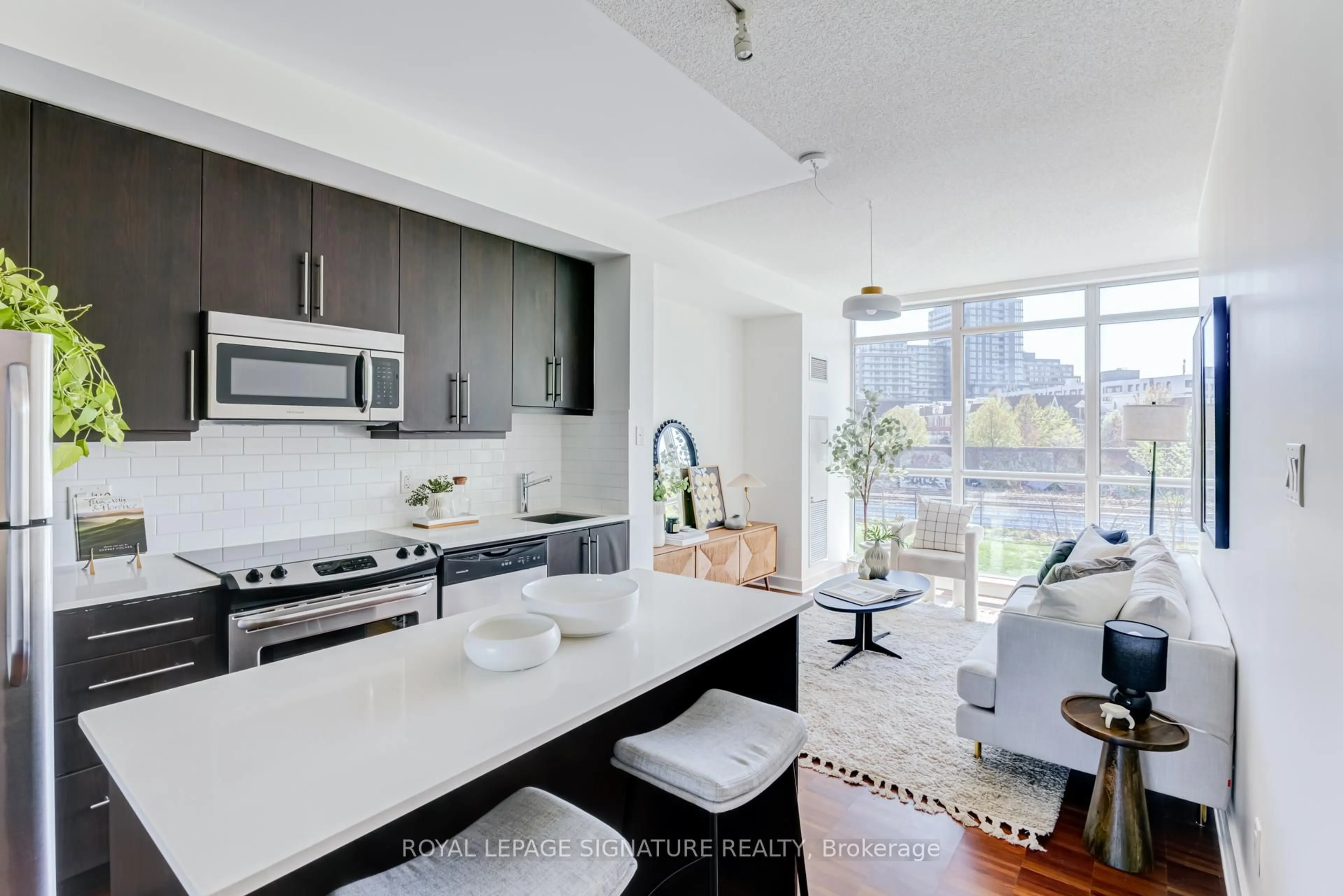 Open concept kitchen, ceramic/tile floor for 1171 Queen St #315, Toronto Ontario M6J 0A5
