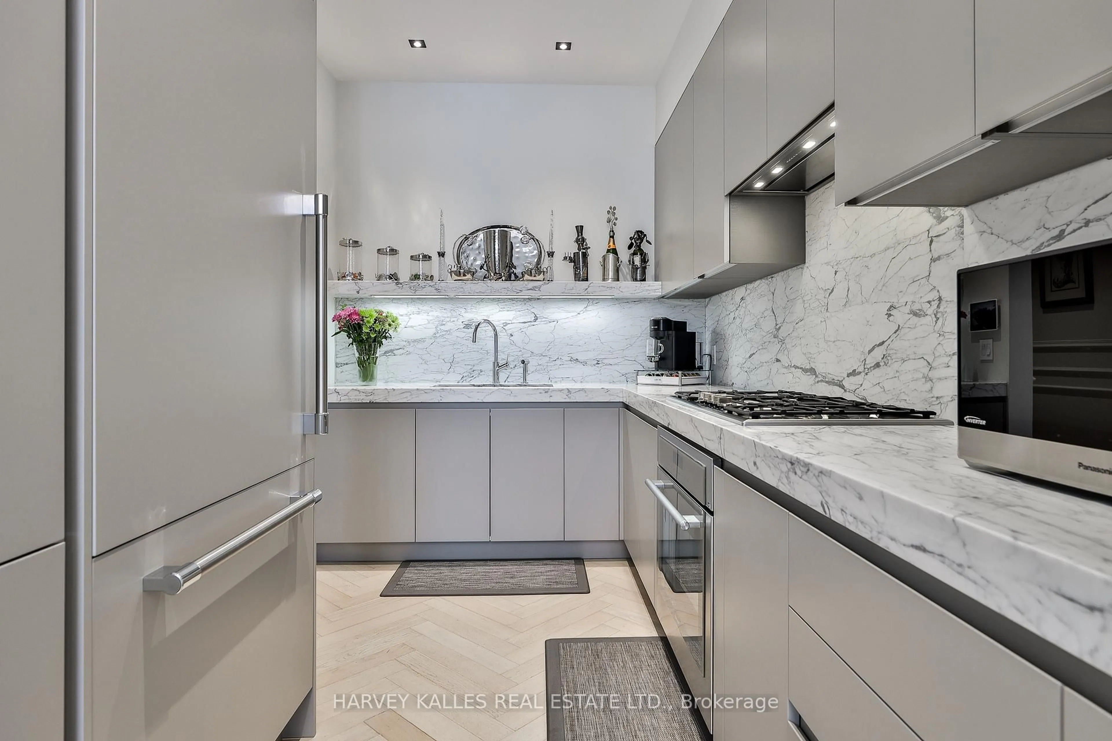 Contemporary kitchen, ceramic/tile floor for 49 Foxbar Rd, Toronto Ontario M4V 2G5