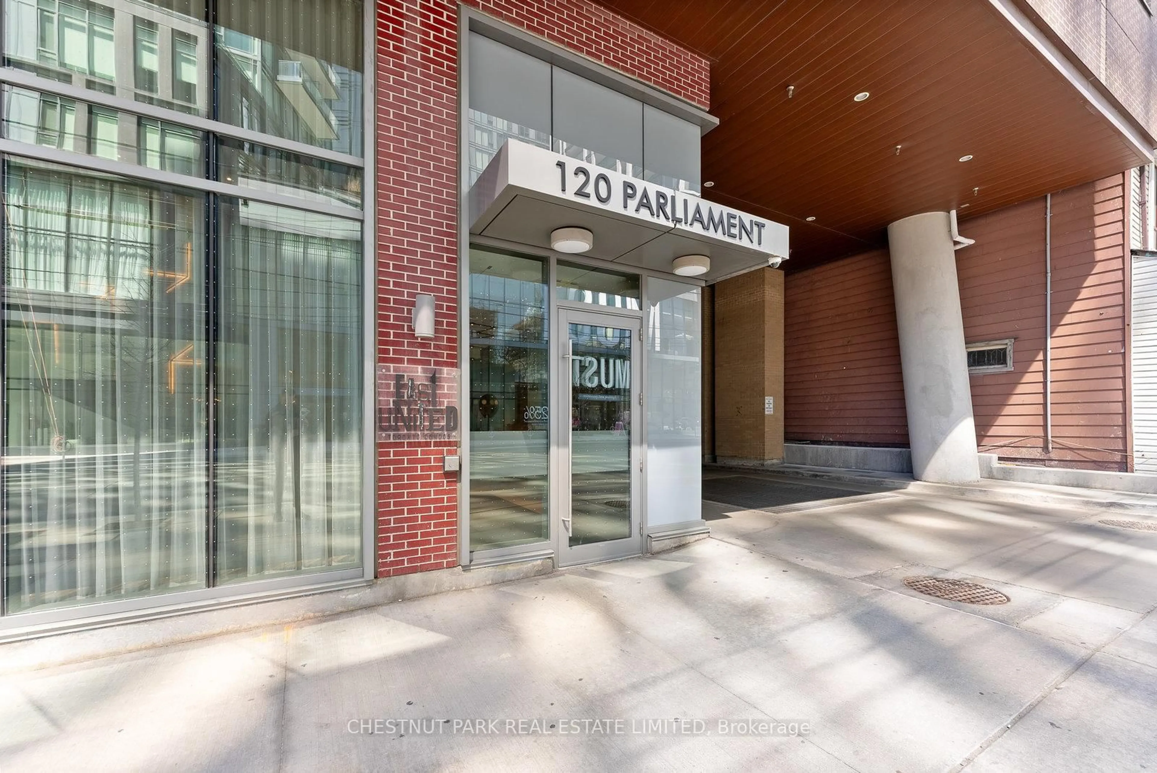 Indoor foyer for 120 Parliament St #1812, Toronto Ontario M5A 2Y8