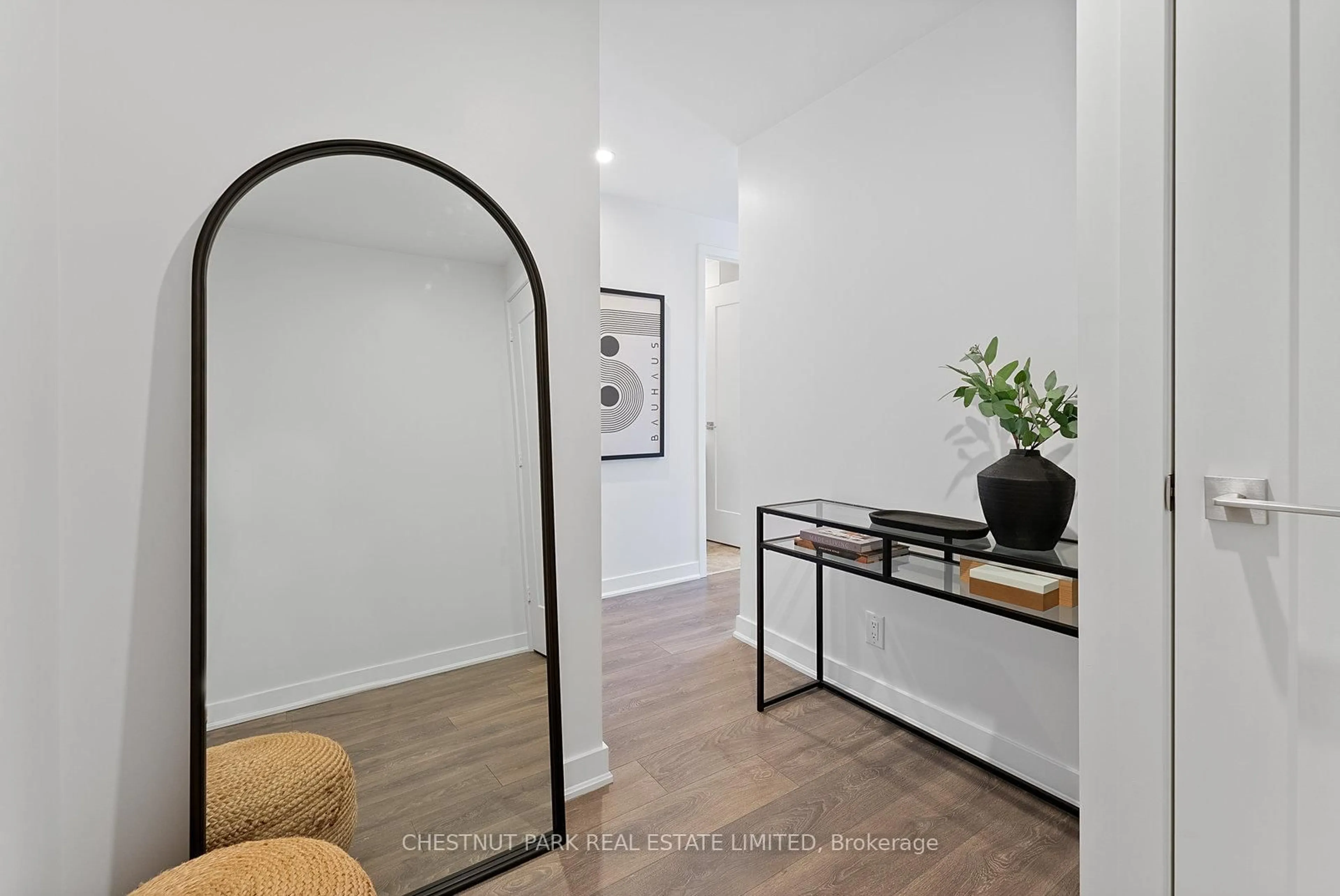 Indoor entryway for 120 Parliament St #1812, Toronto Ontario M5A 2Y8