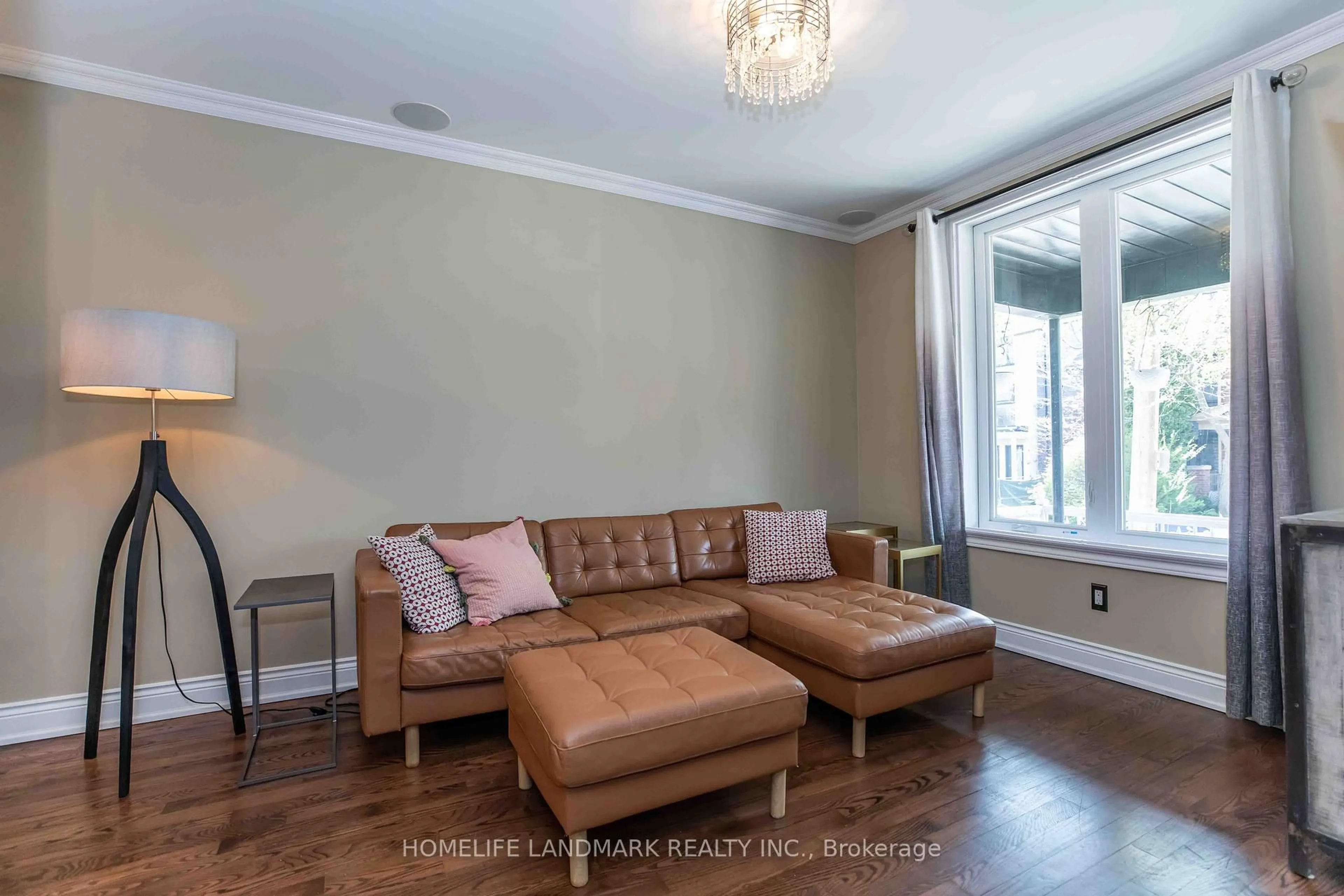 Living room with furniture, unknown for 681 Manning Ave, Toronto Ontario M6G 2W3