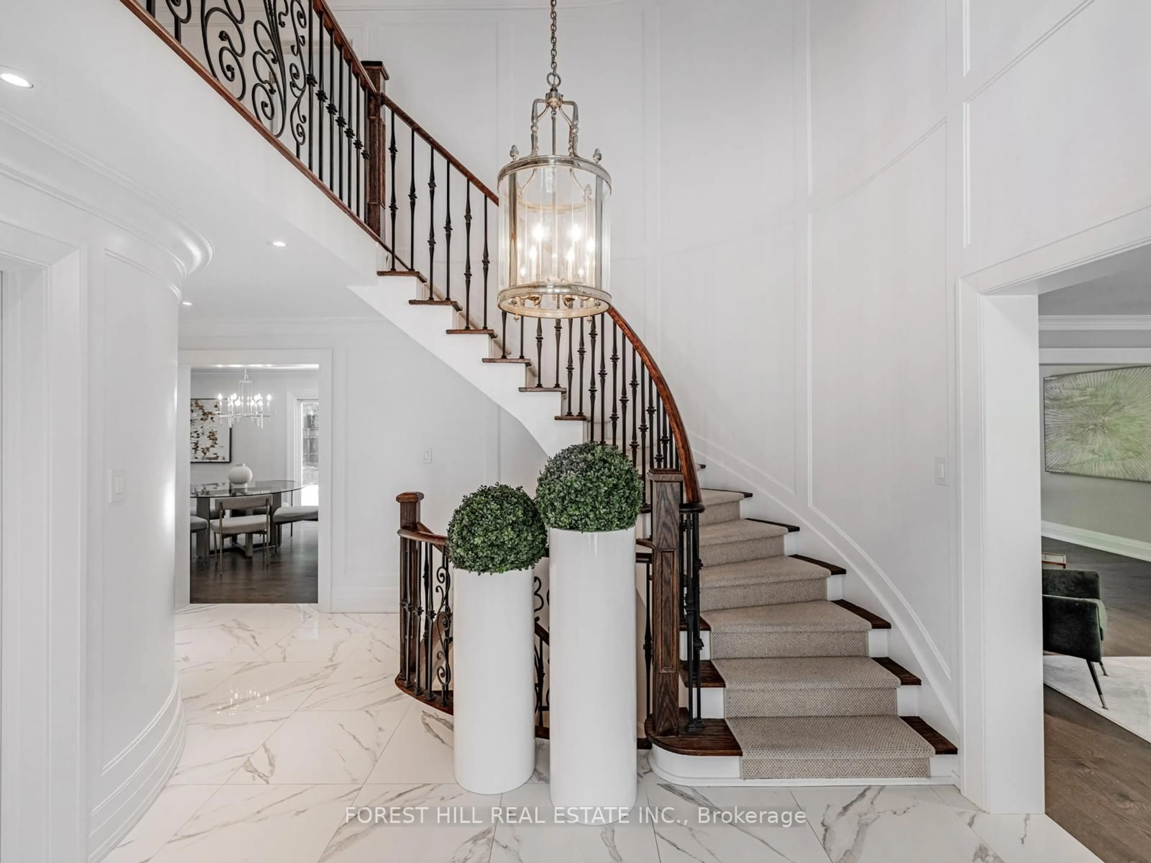 Indoor entryway for 16 Sagewood Dr, Toronto Ontario M3B 3G5