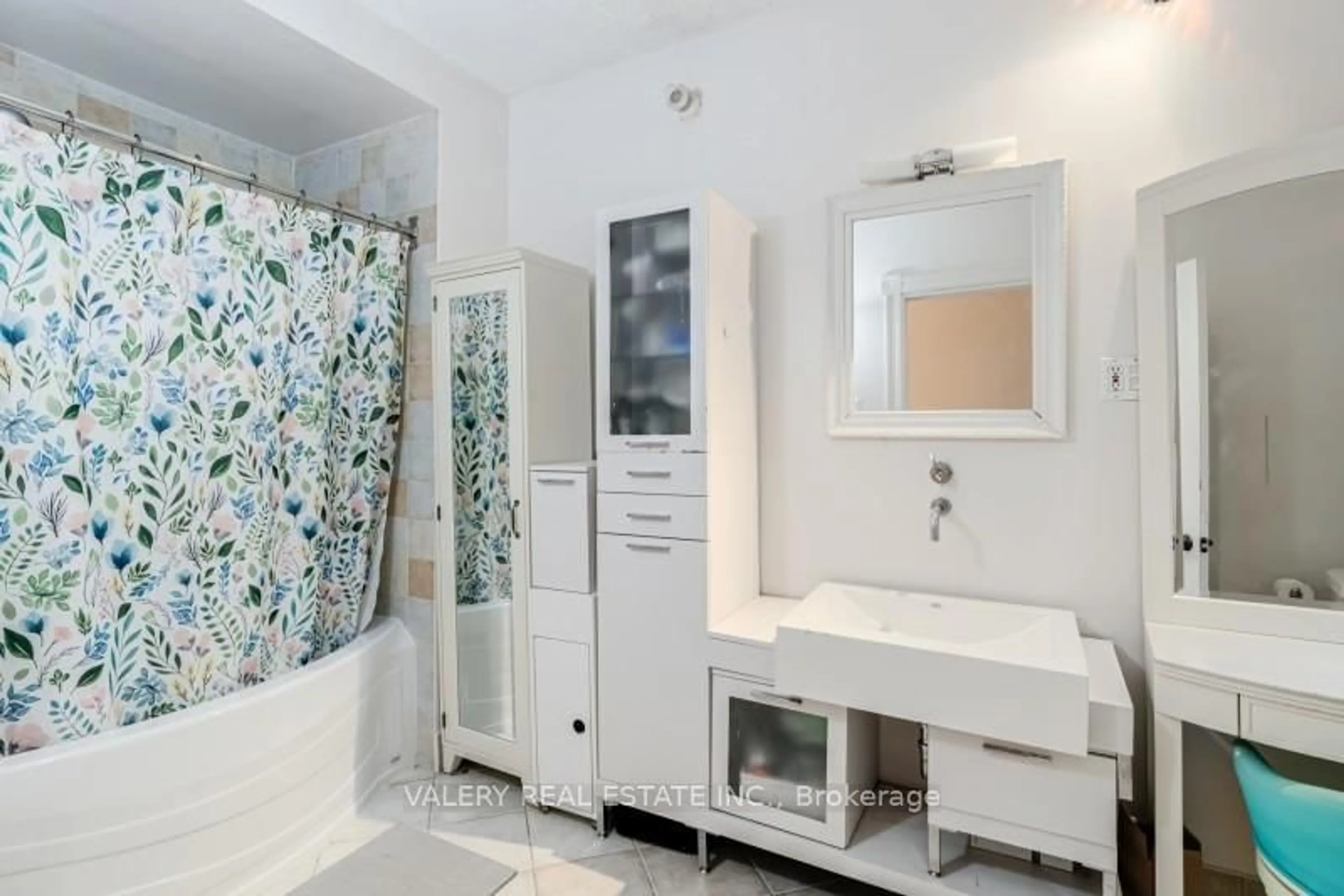 Standard bathroom, ceramic/tile floor for 13 Sword St, Toronto Ontario M5A 3N3