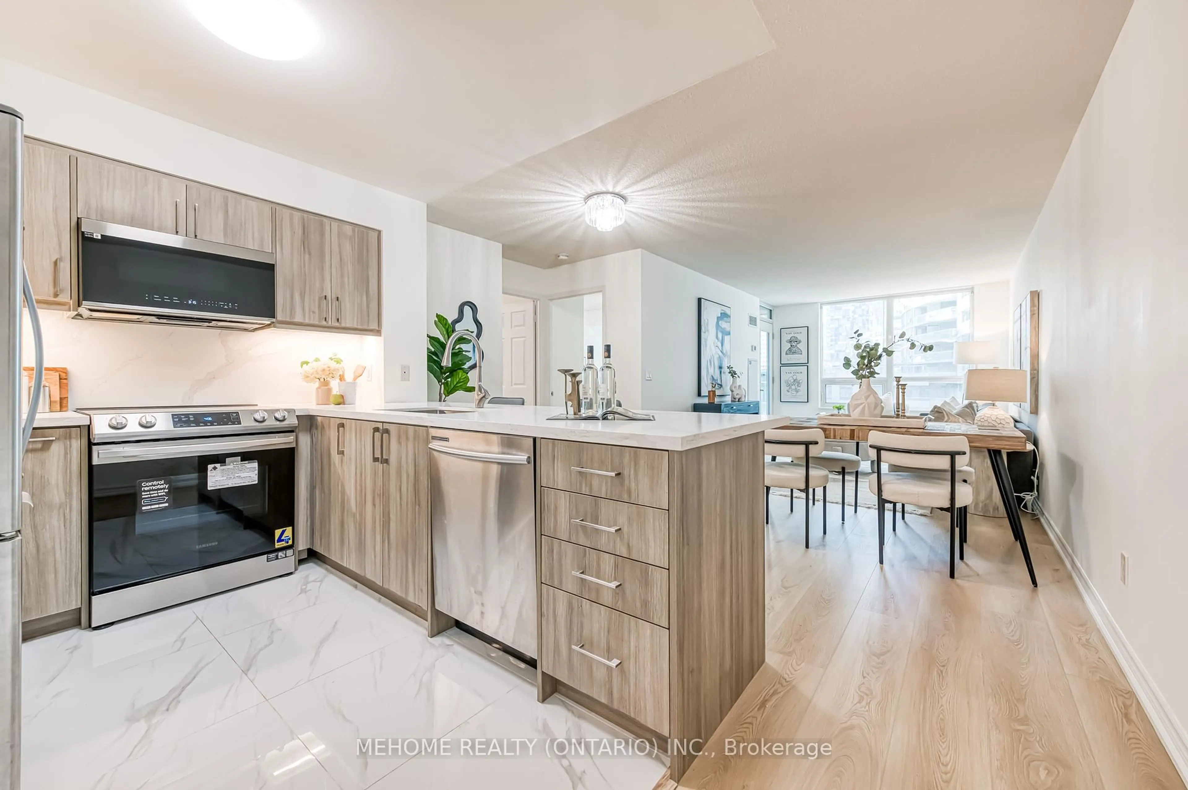 Open concept kitchen, unknown for 19 Grand Trunk Rd #702, Toronto Ontario M5J 3A3