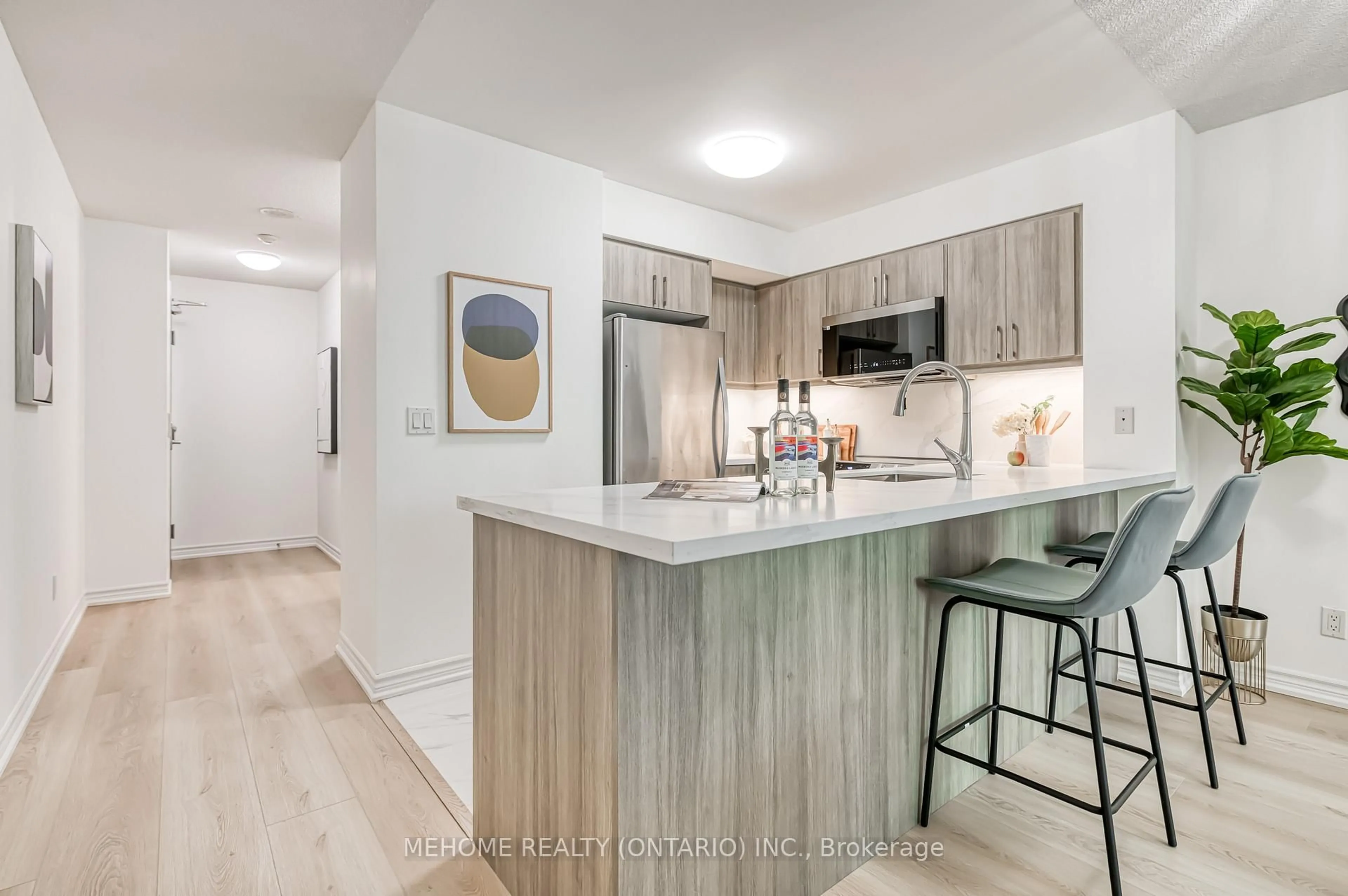 Open concept kitchen, unknown for 19 Grand Trunk Rd #702, Toronto Ontario M5J 3A3