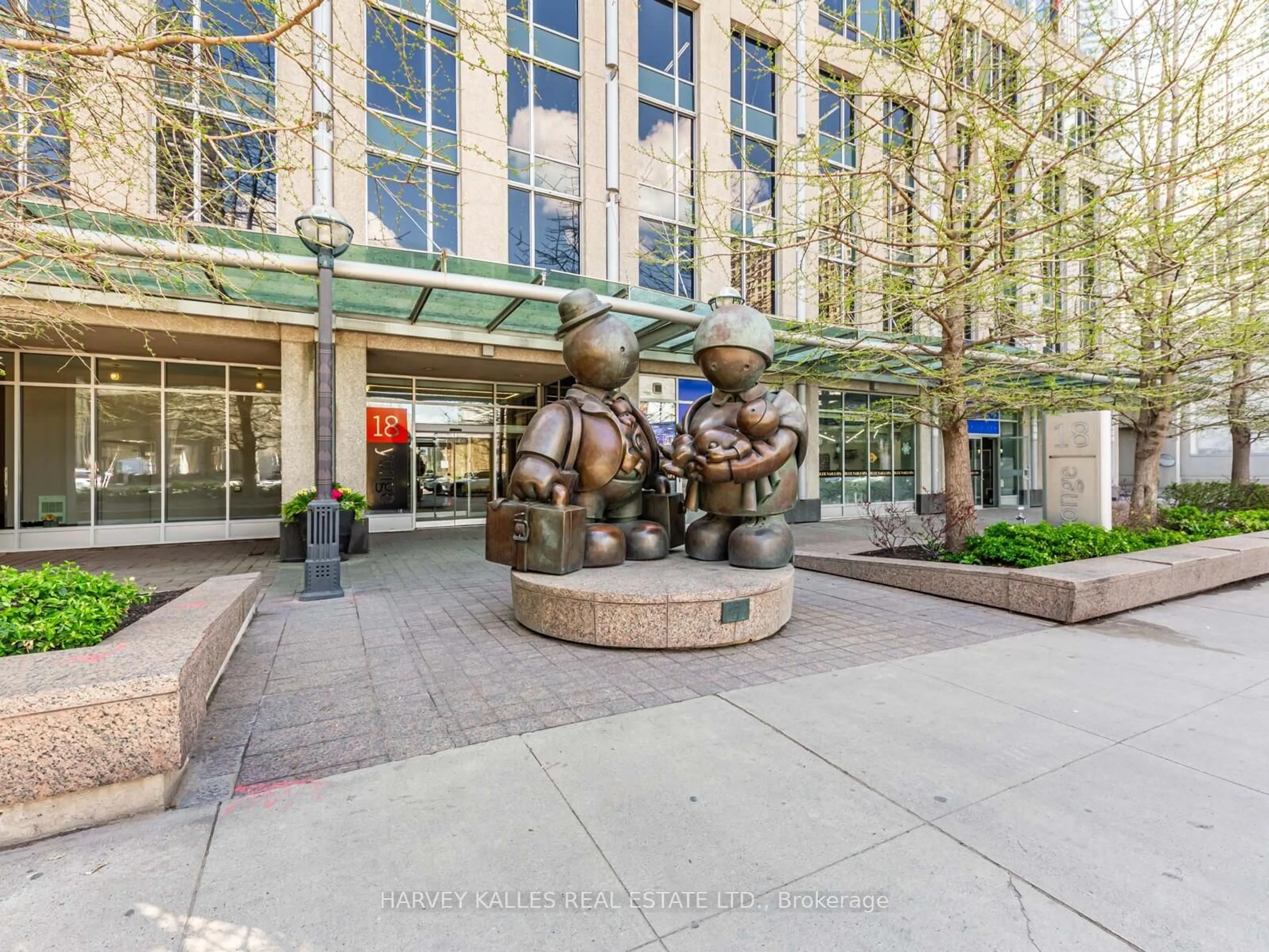 Indoor foyer for 18 Yonge St #3013, Toronto Ontario M5E 1Z8