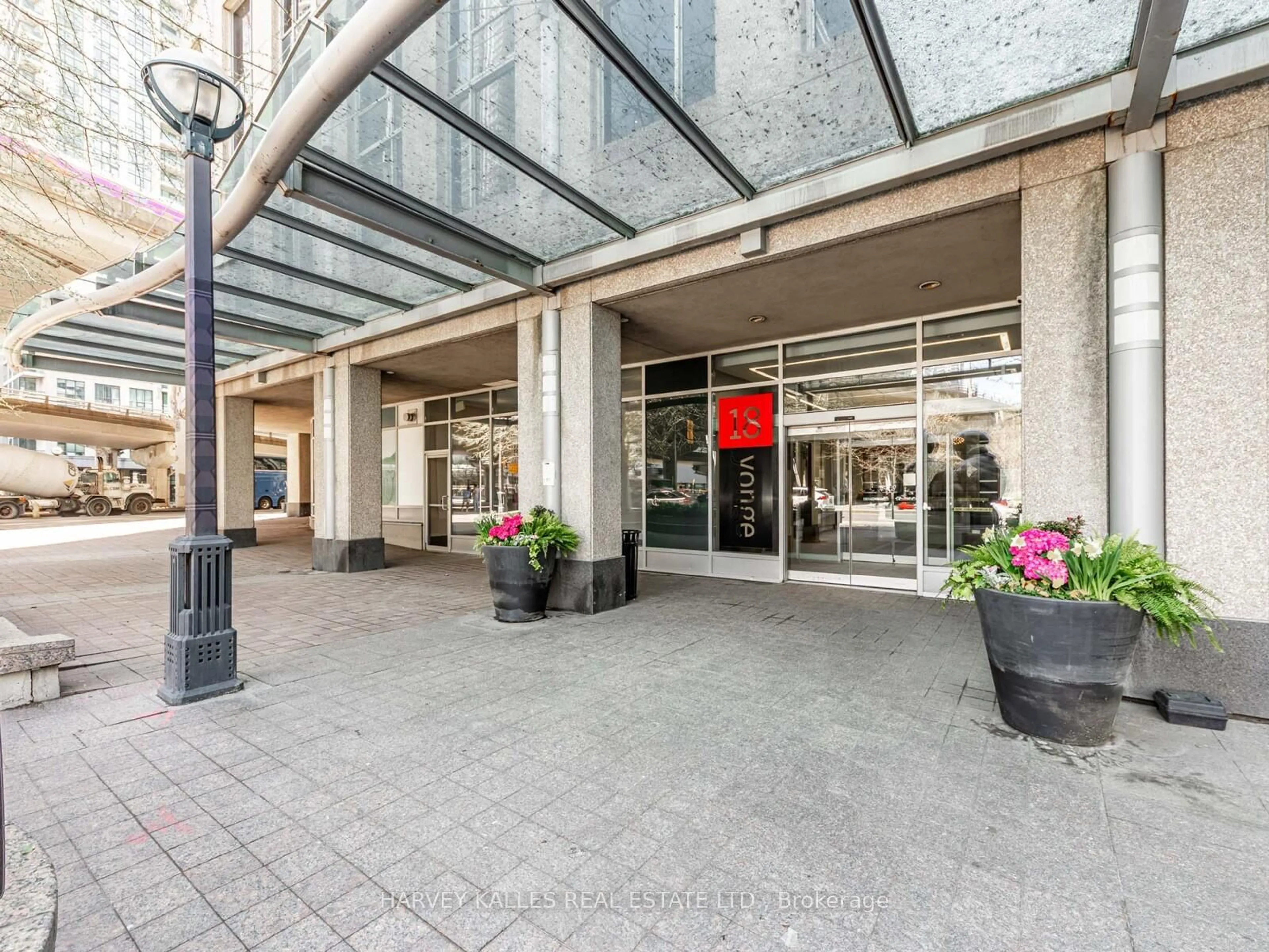 Indoor foyer for 18 Yonge St #3013, Toronto Ontario M5E 1Z8