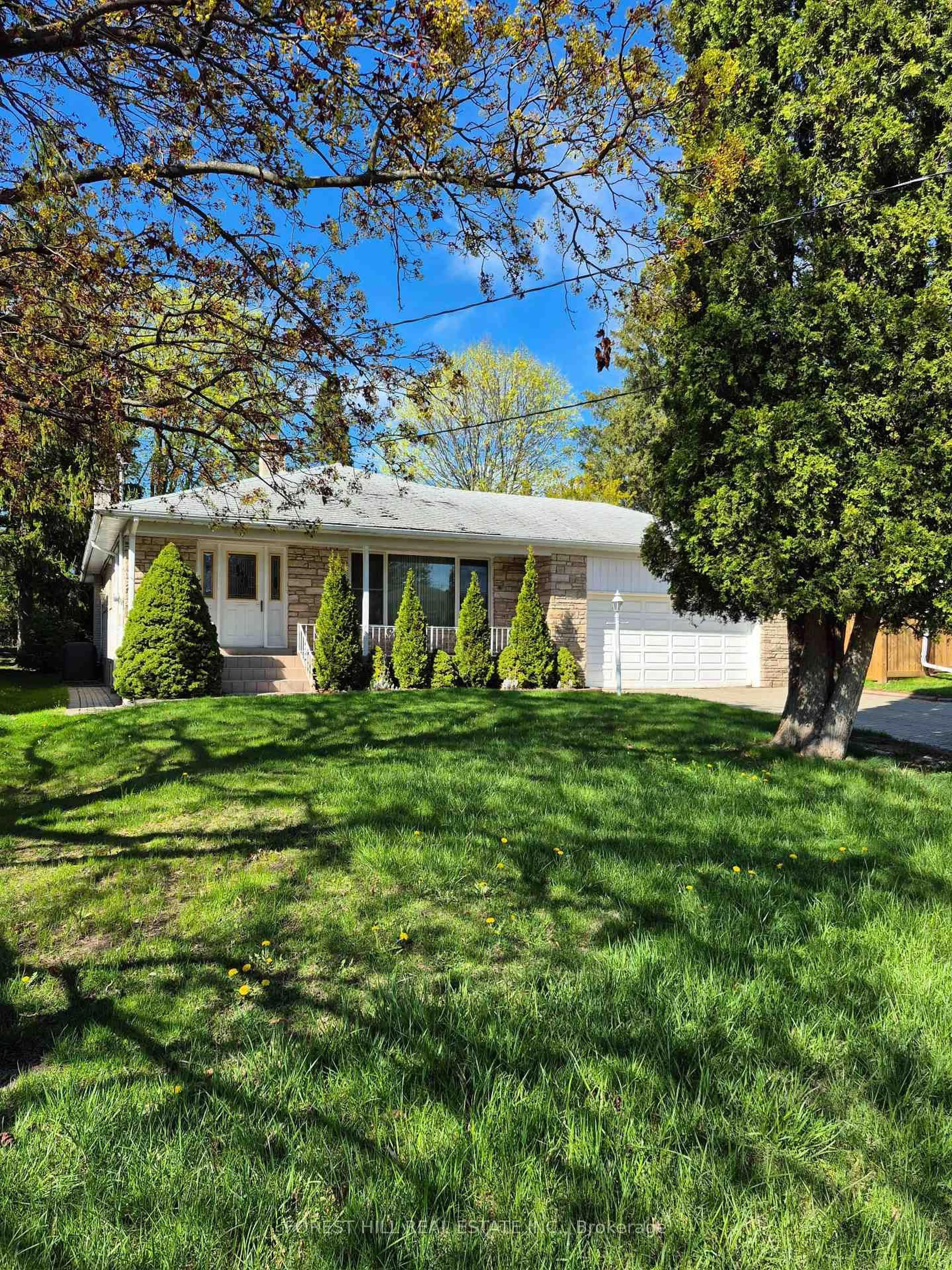 Home with vinyl exterior material, street for 36 Geraldton Cres, Toronto Ontario M2J 2R6