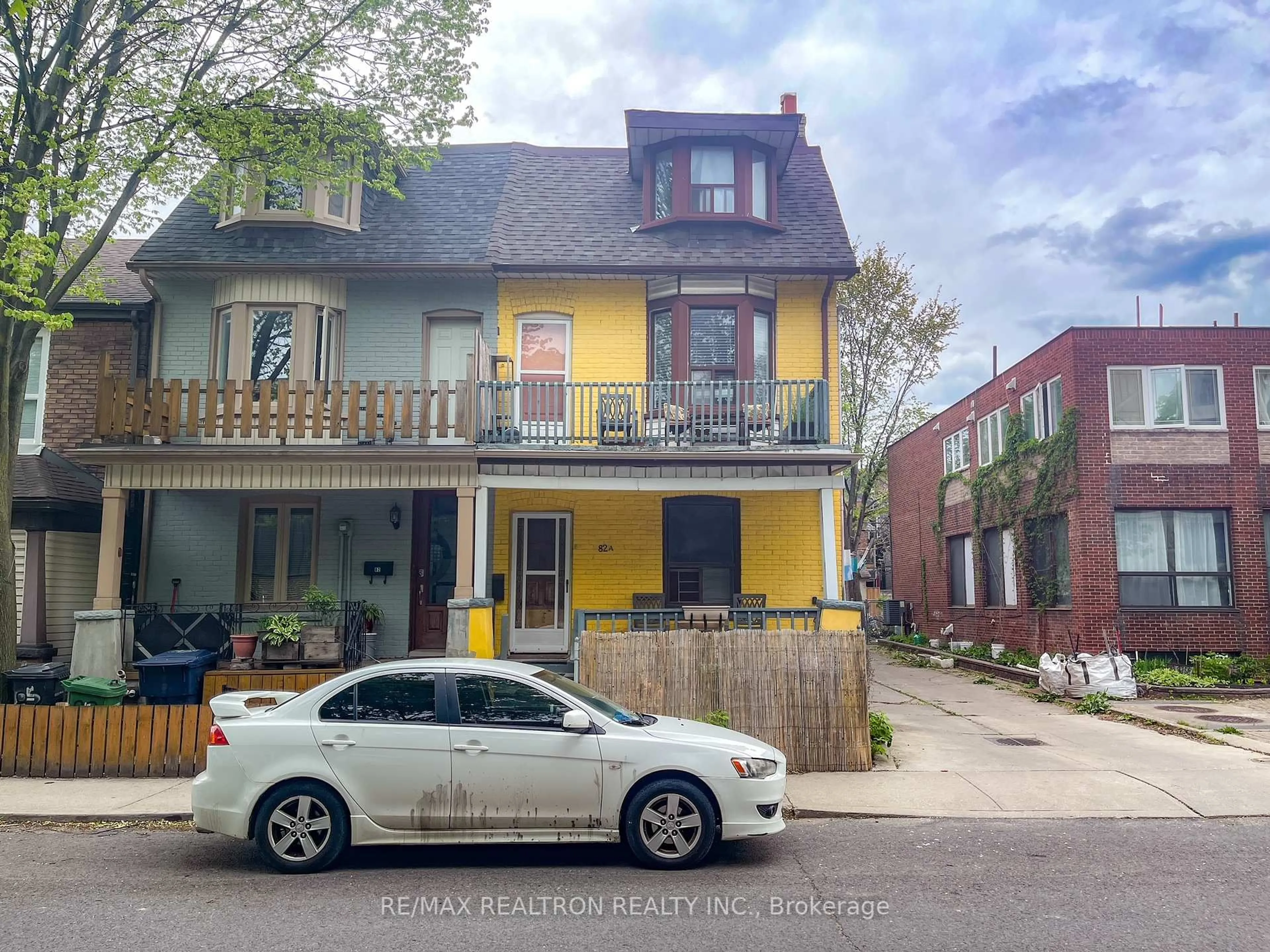 Unknown for 82A Augusta Ave, Toronto Ontario M5T 2L1