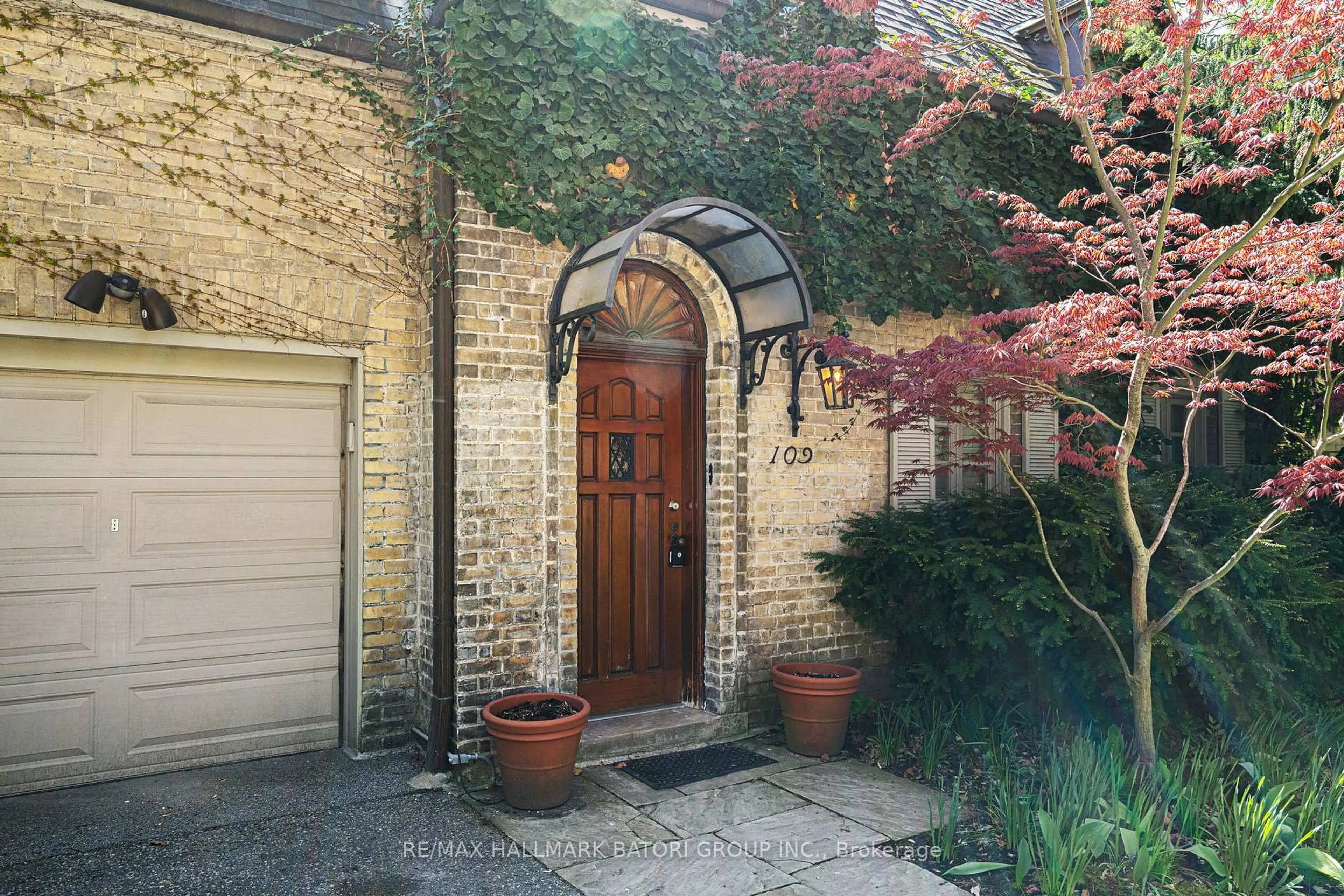 Unknown for 109 Park Rd, Toronto Ontario M4W 2N8