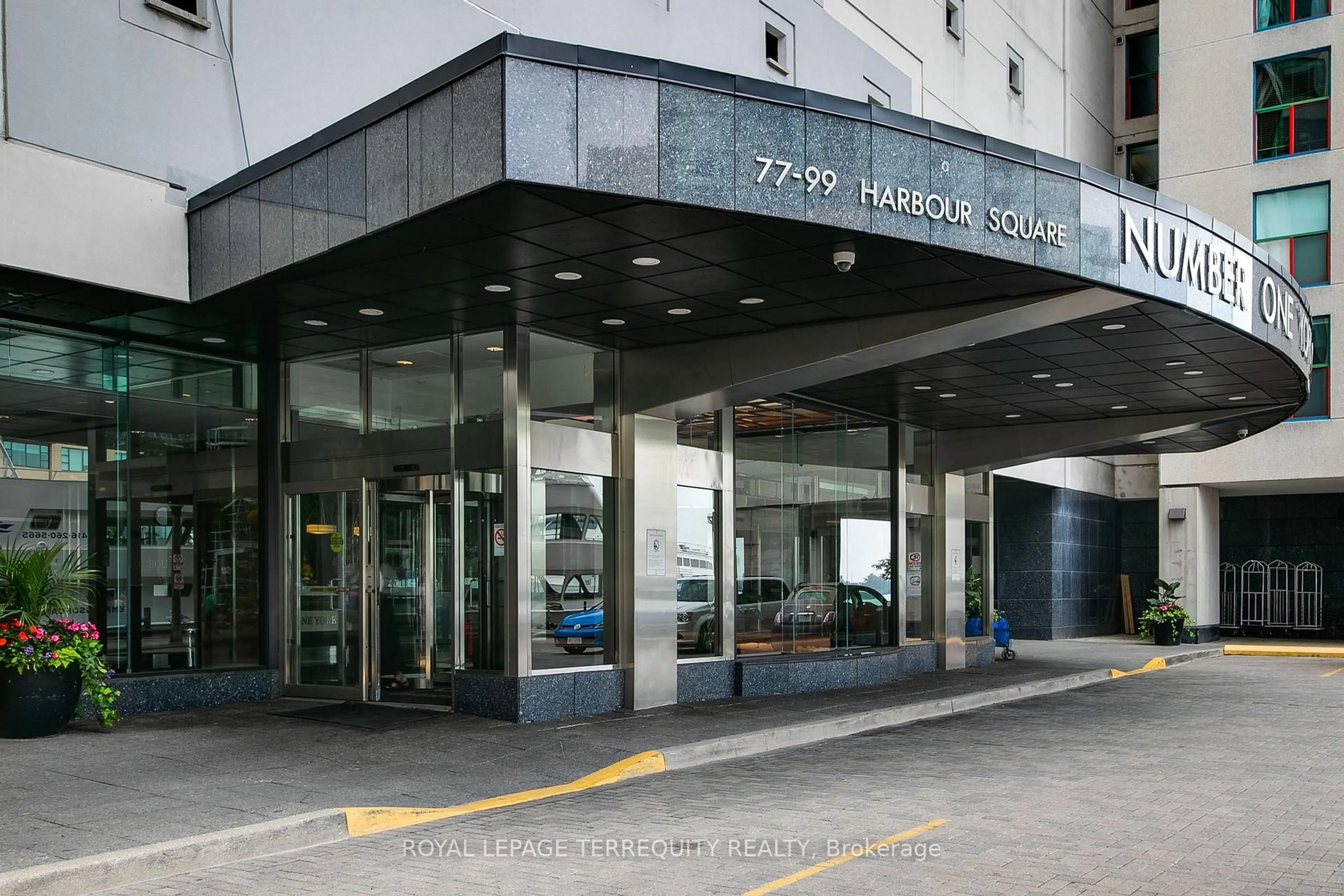Indoor foyer for 77 Harbour Sq #2707, Toronto Ontario M5J 2S2