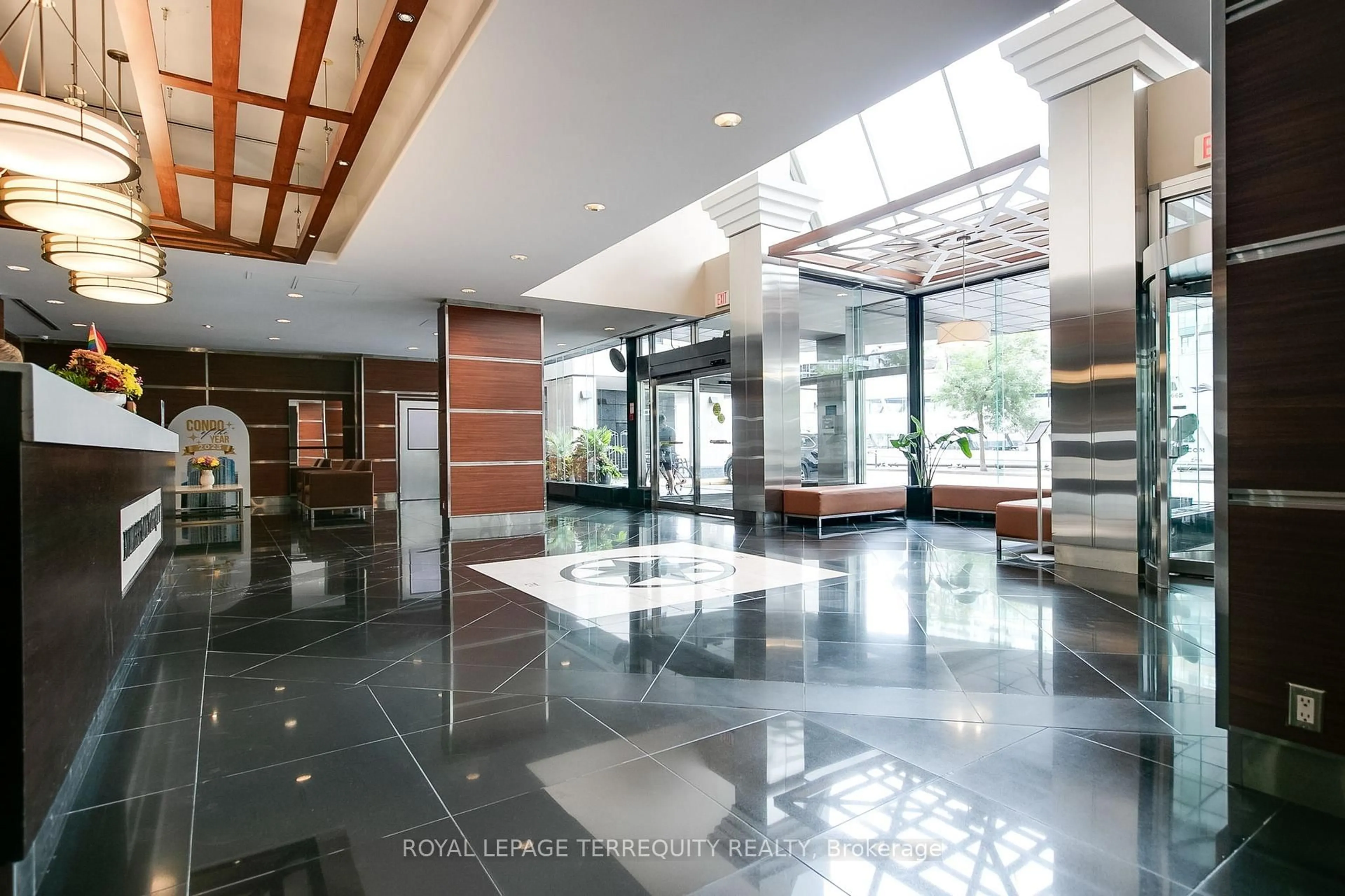 Lobby for 77 Harbour Sq #2707, Toronto Ontario M5J 2S2
