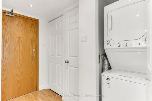 Additional property image - 77 Harbour Sq Unit 2707