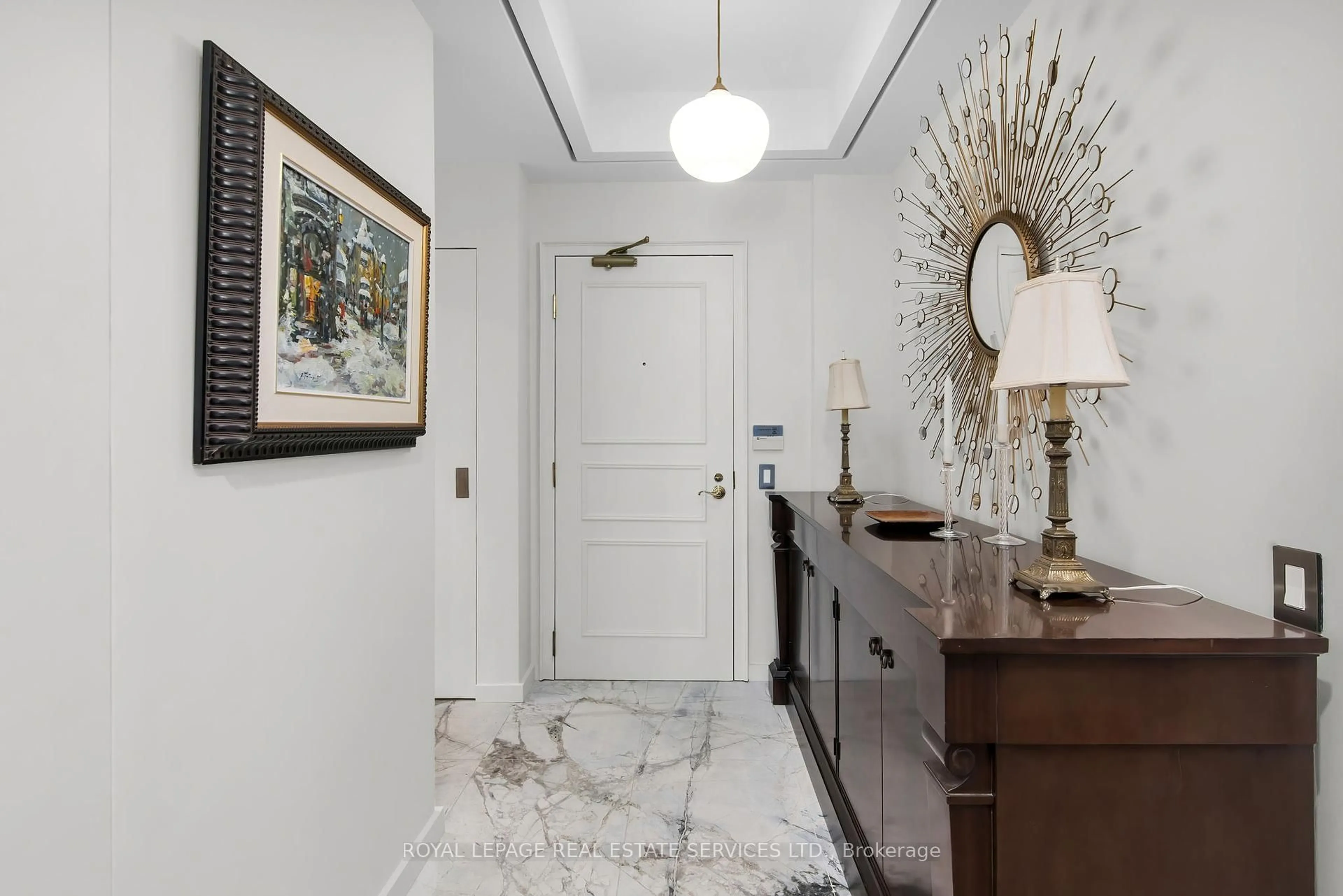 Indoor entryway for 38 Avenue Rd #805, Toronto Ontario M5R 2G2
