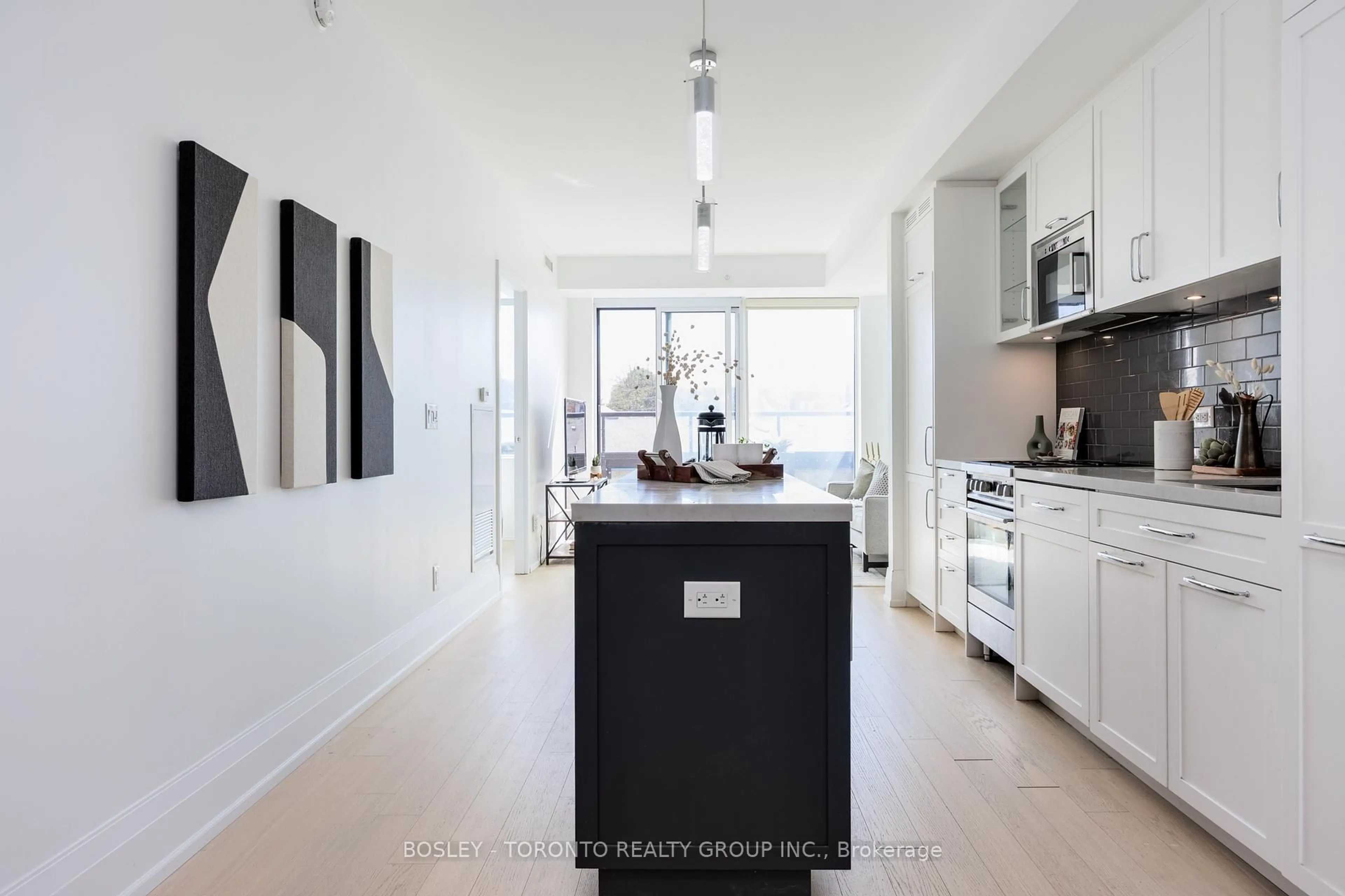 Contemporary kitchen, ceramic/tile floor for 25 Malcolm Rd #411, Toronto Ontario M4G 1X7