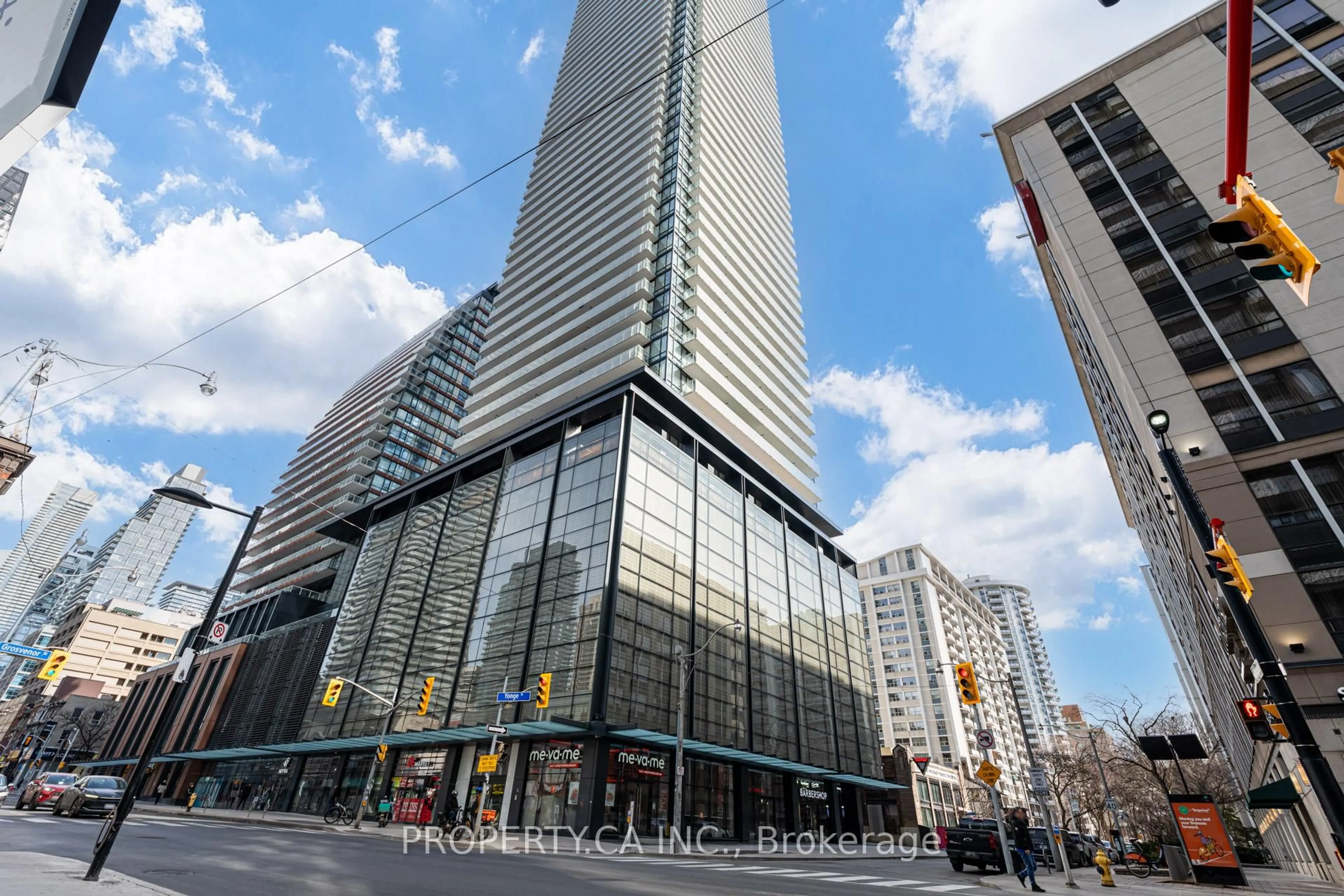 Indoor foyer for 501 Yonge St #3103, Toronto Ontario M4Y 1Y4