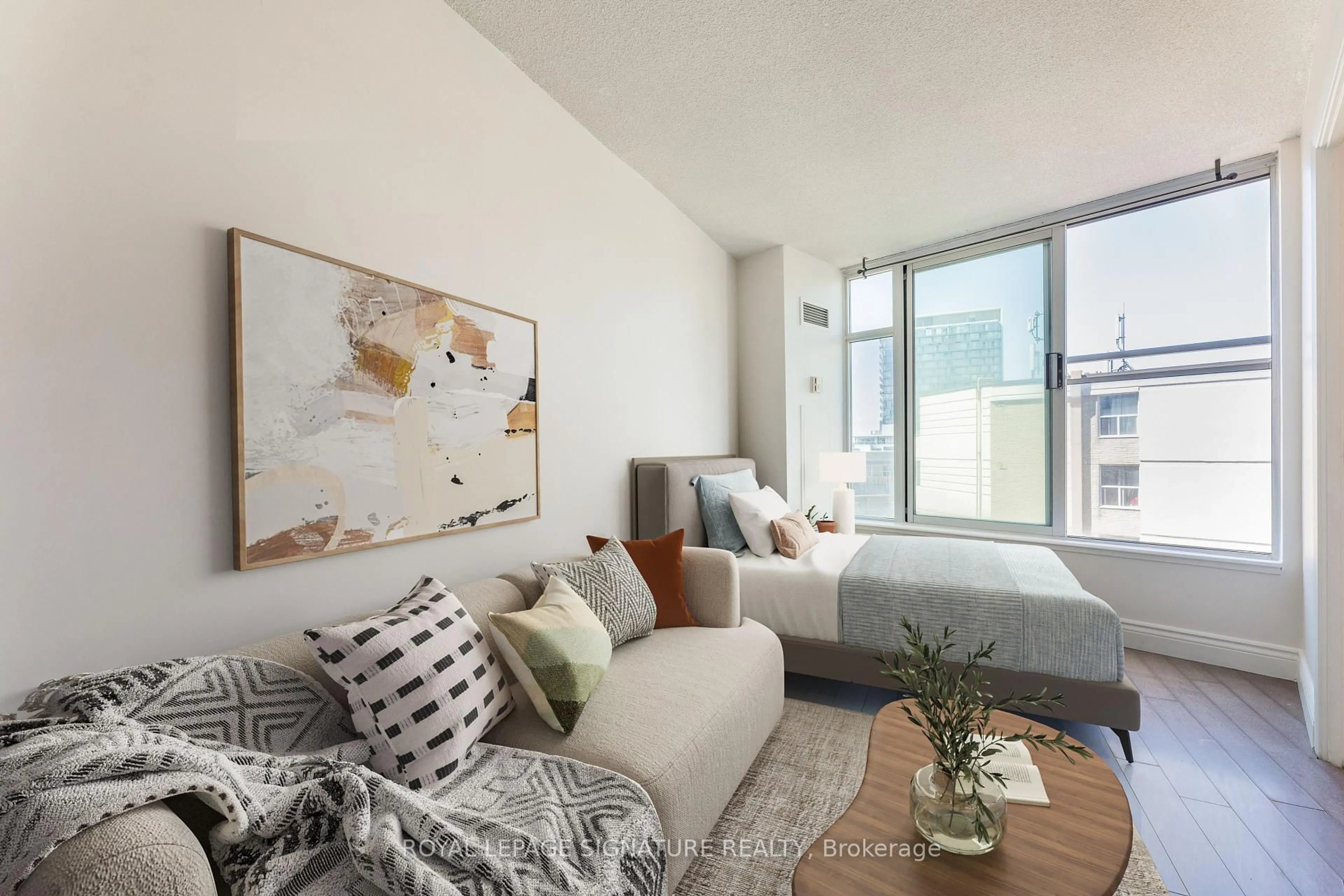 Living room with furniture, unknown for 650 Queens Quay #1121, Toronto Ontario M5V 2Y7