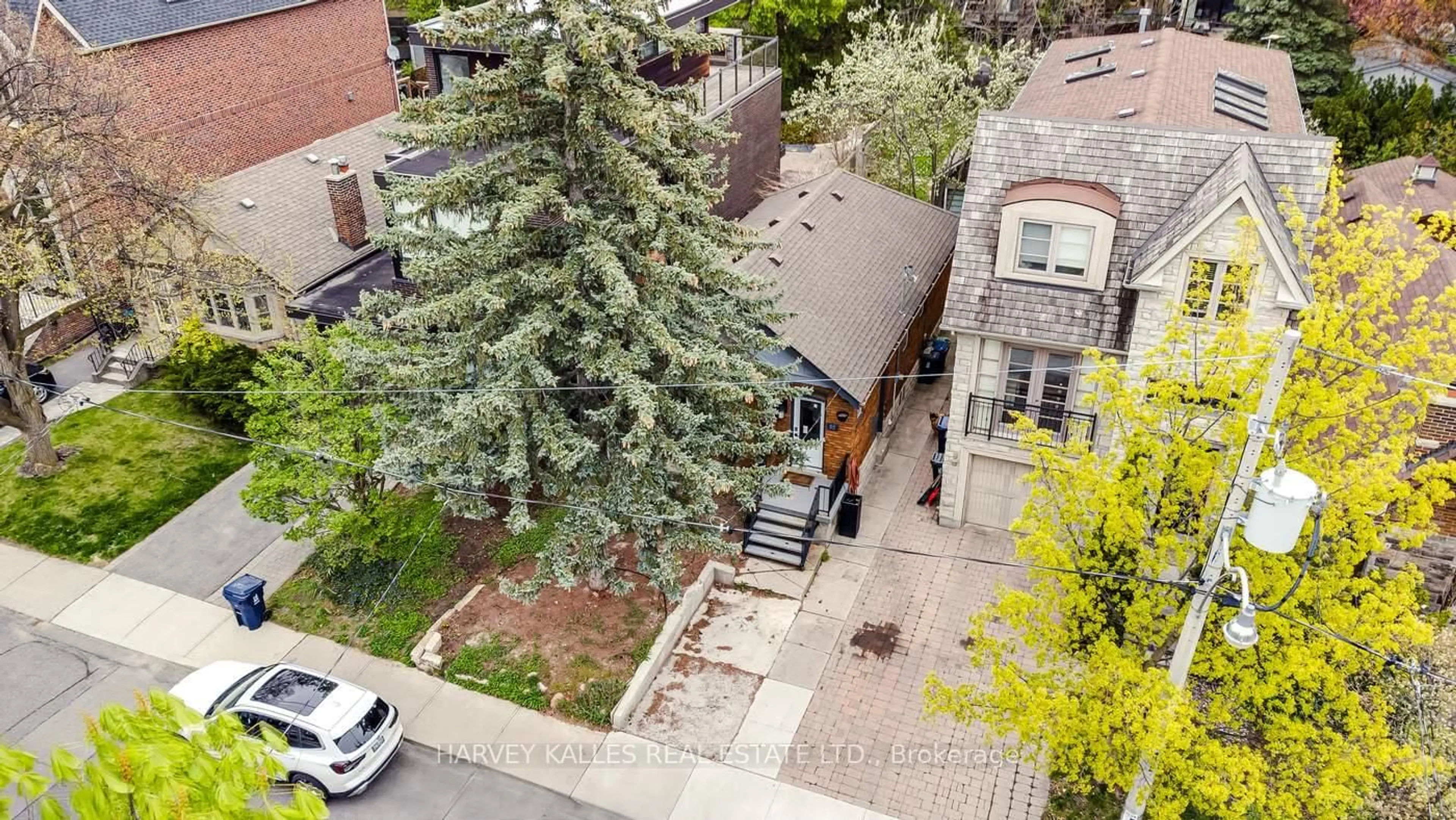 A pic from outside/outdoor area/front of a property/back of a property/a pic from drone, street for 55 Banff Rd, Toronto Ontario M4S 2V6