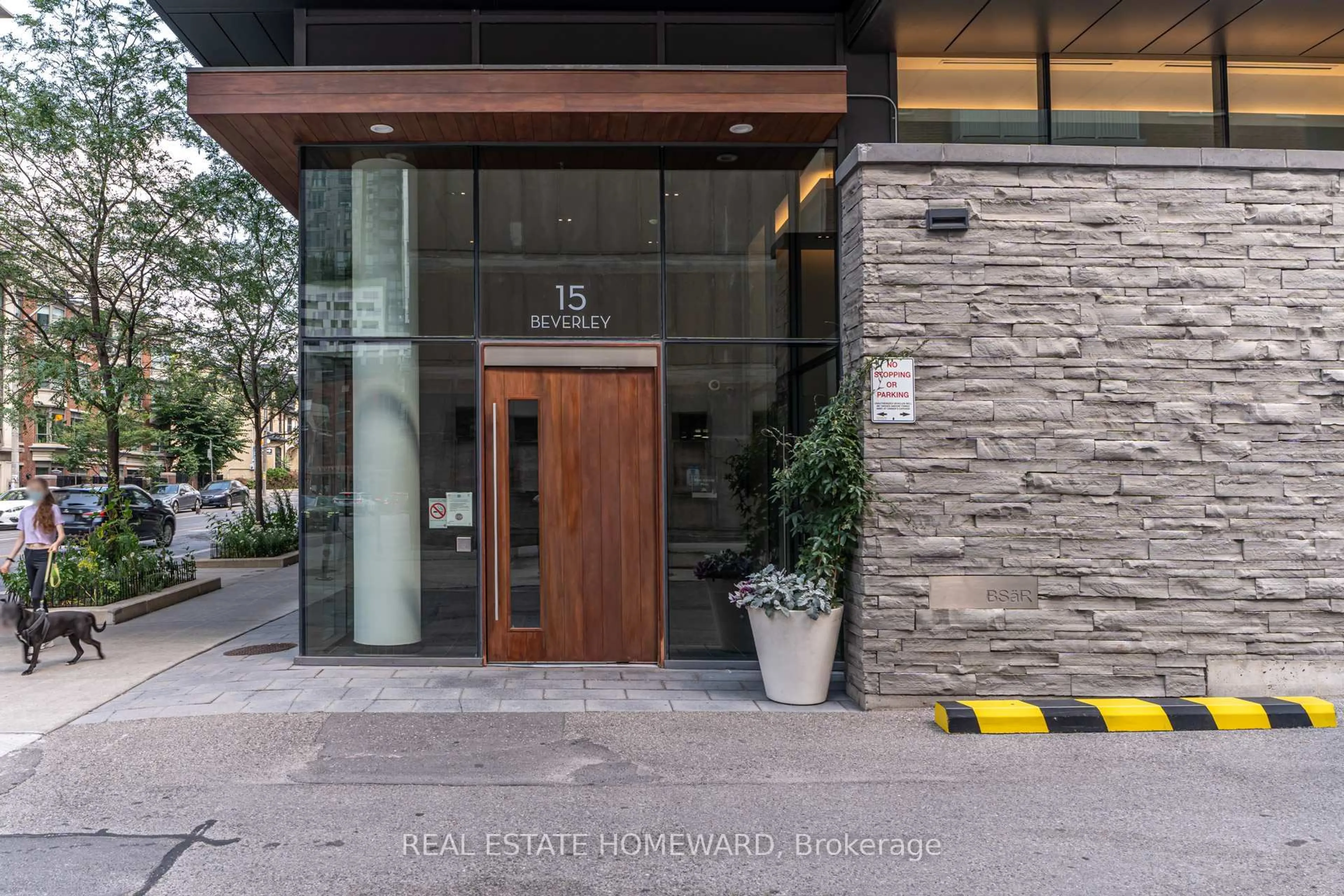 Indoor foyer for 15 Beverley St #409, Toronto Ontario M5T 0B3