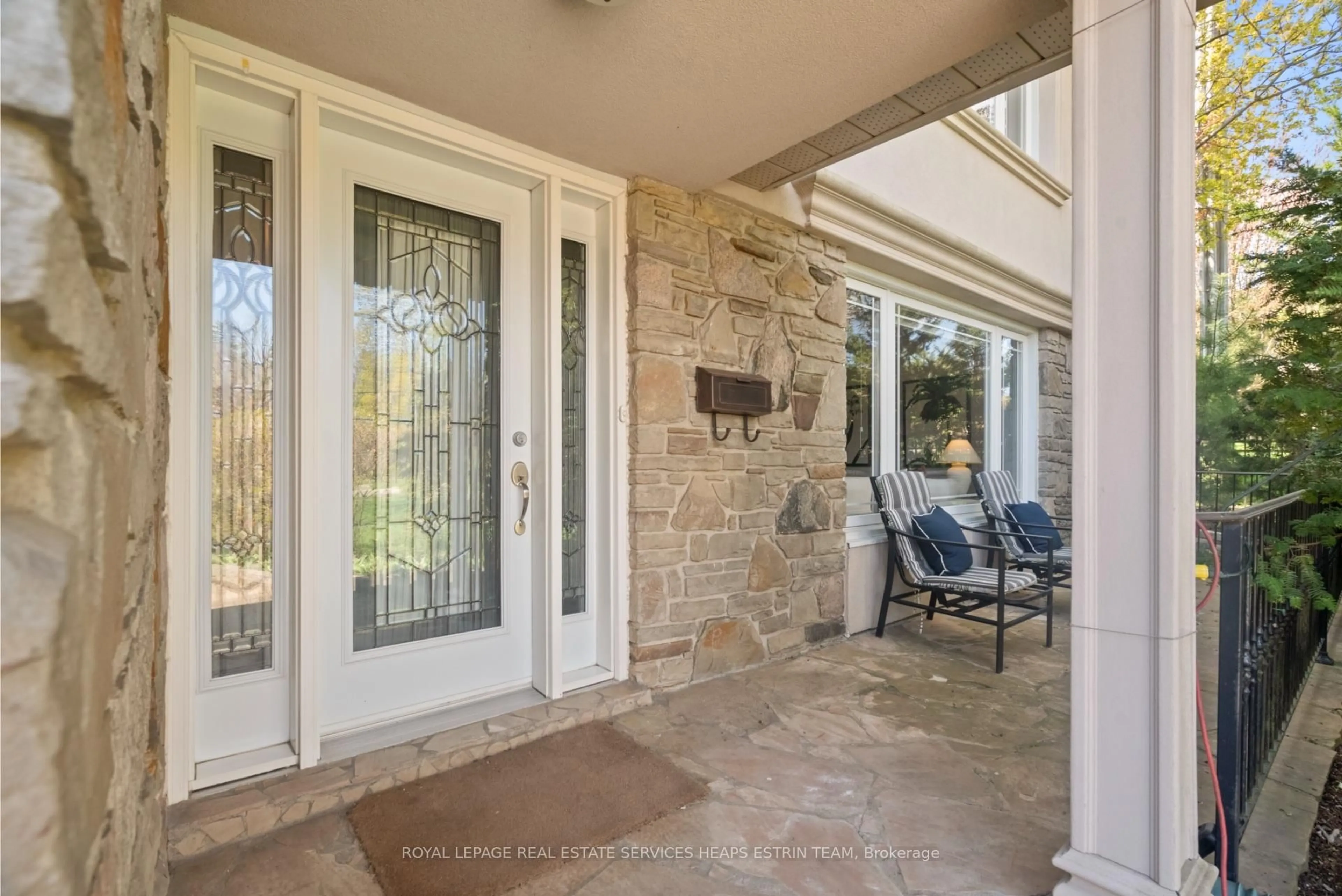 Indoor entryway for 73 Owen Blvd, Toronto Ontario M2P 1G4
