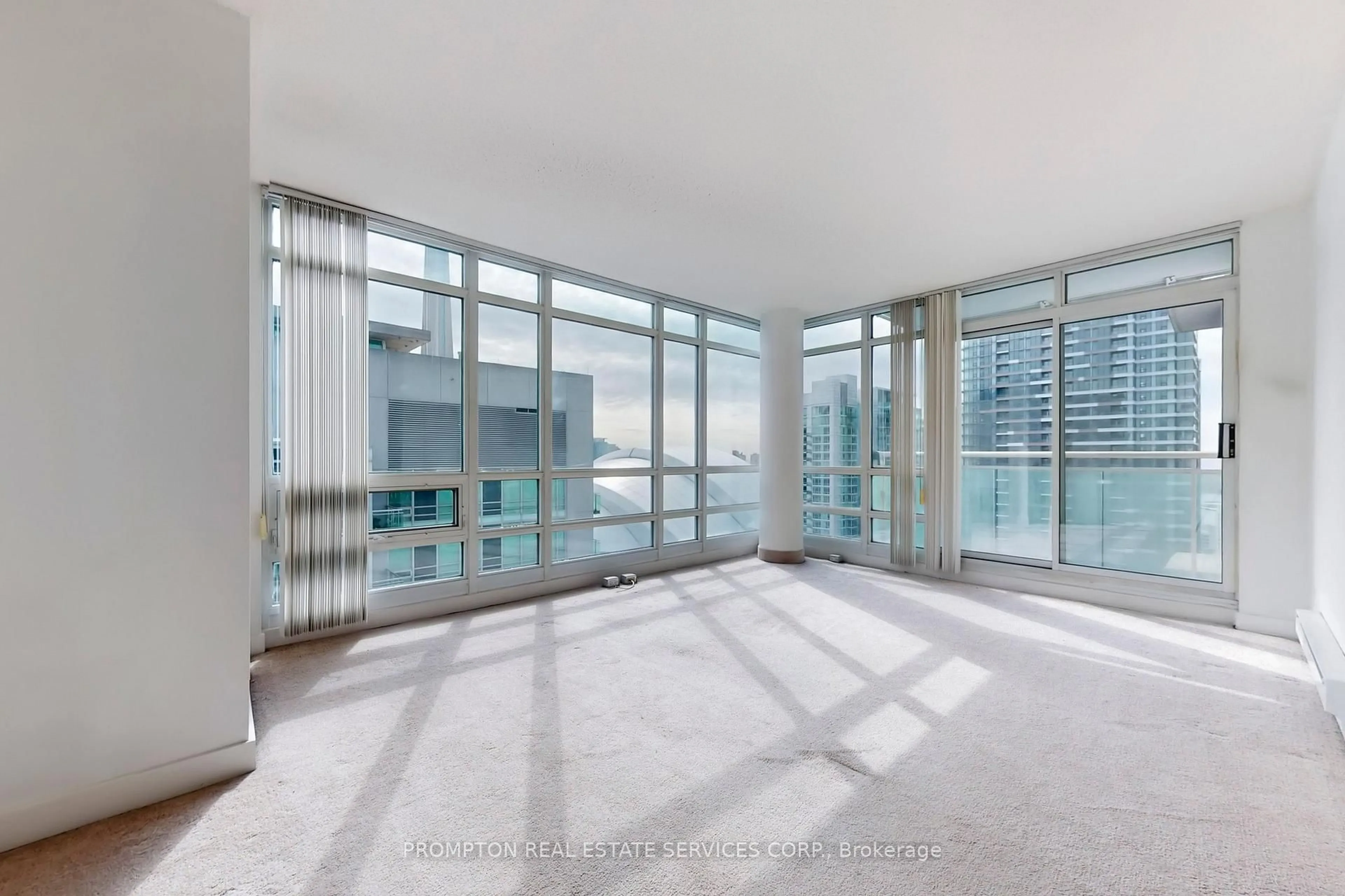 Indoor foyer for 397 FRONT St #3310, Toronto Ontario M5V 3S1