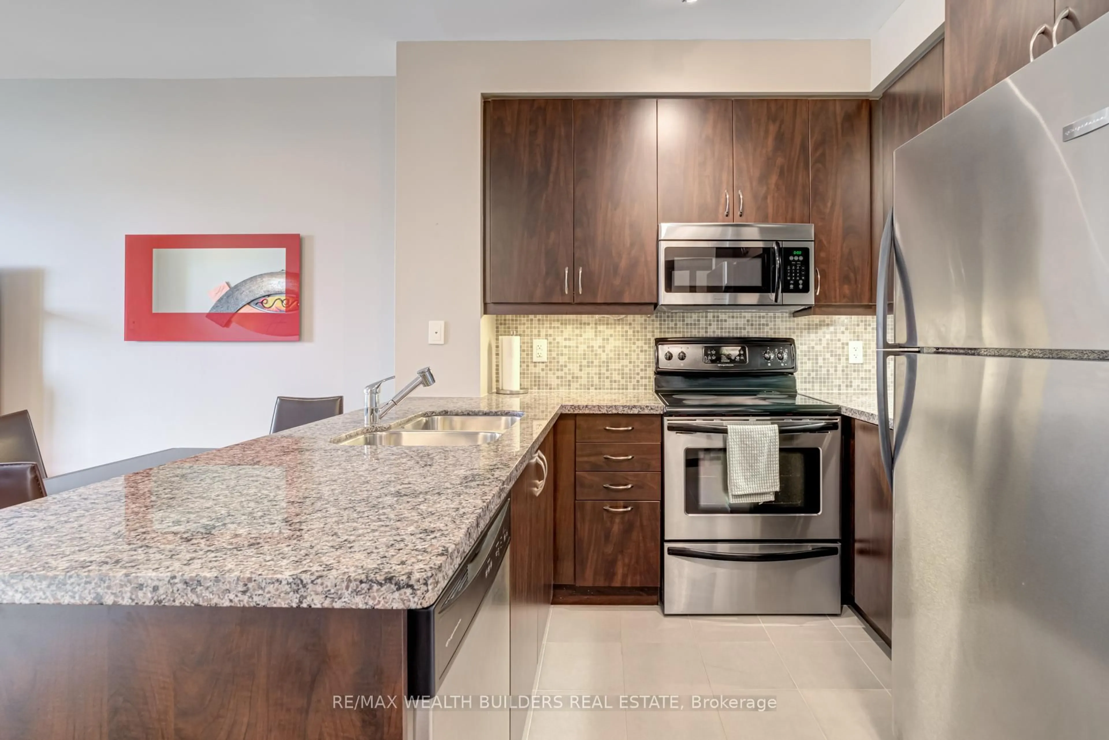 Unknown for 500 St Clair Ave #904, Toronto Ontario M6C 1A8