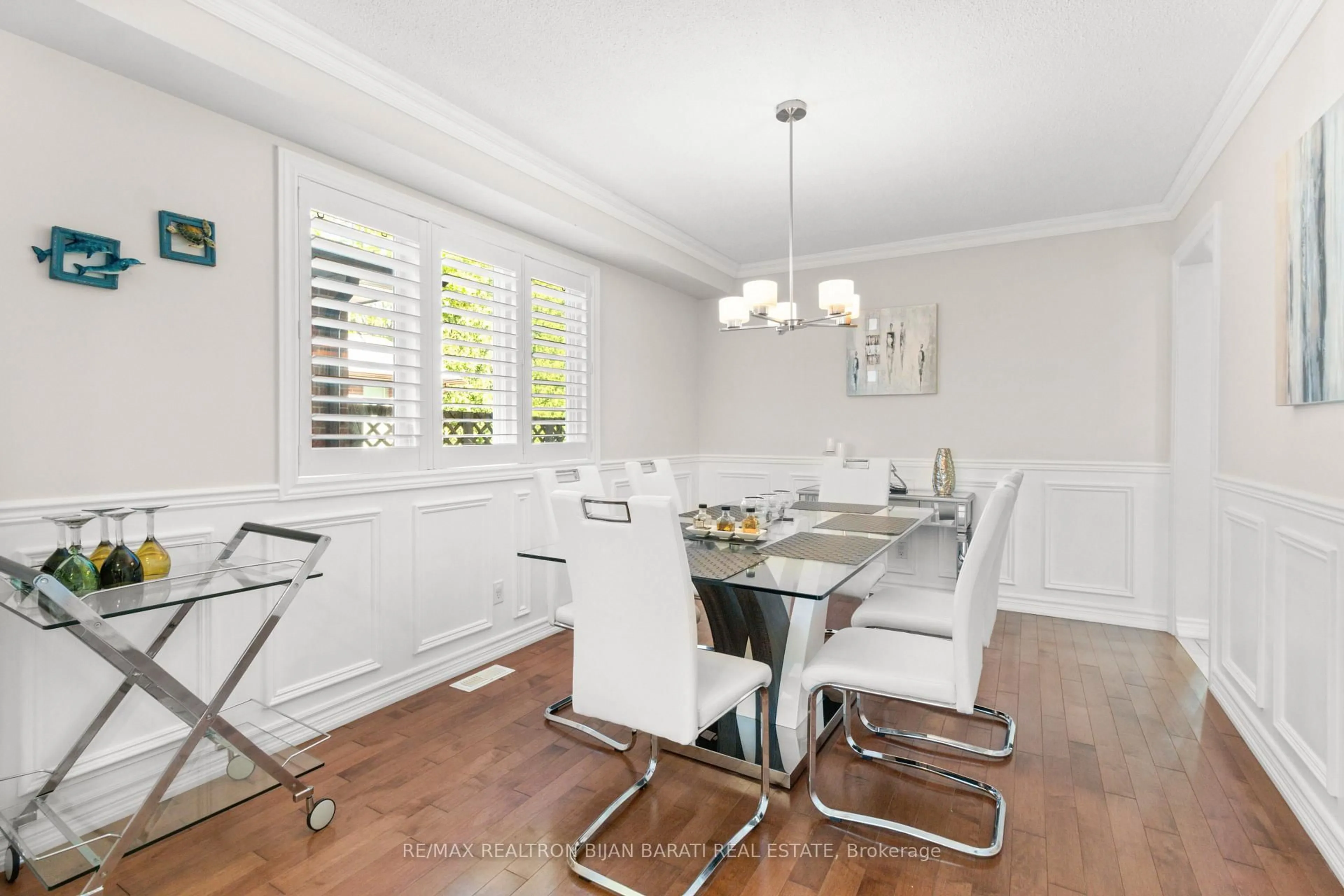 Dining room, wood/laminate floor for 183 Holmes Ave, Toronto Ontario M2N 4M7