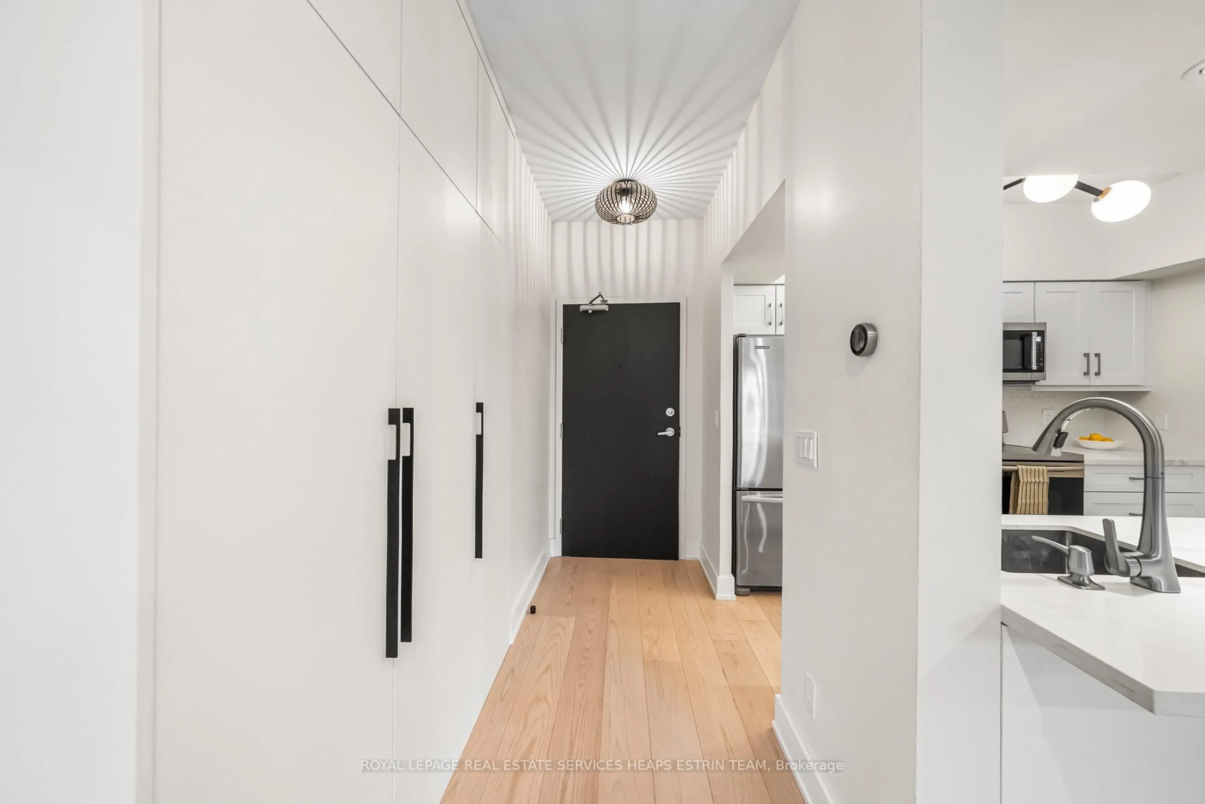 Indoor entryway for 211 Randolph Rd #103, Toronto Ontario M4G 4H1