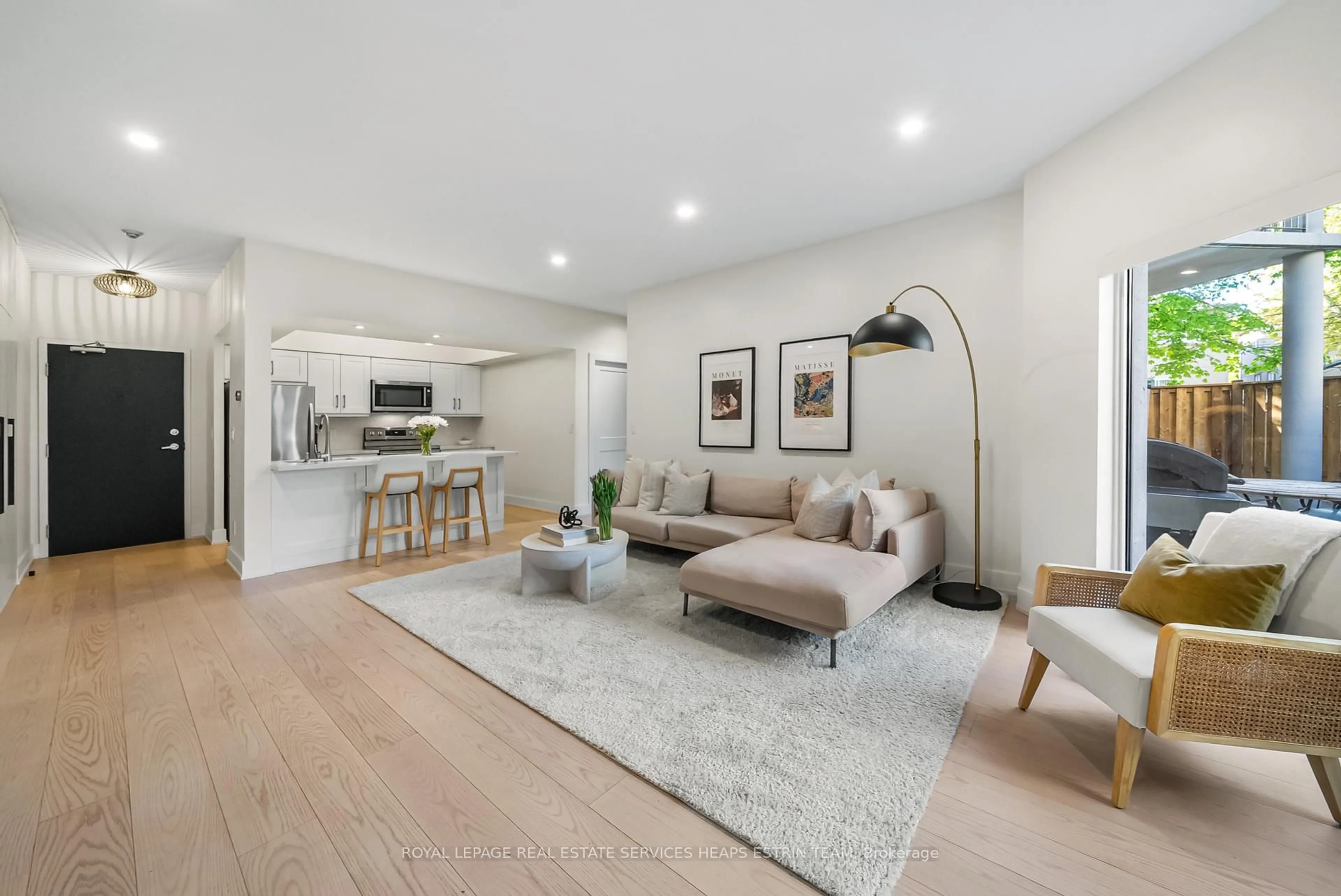 Living room with furniture, unknown for 211 Randolph Rd #103, Toronto Ontario M4G 4H1