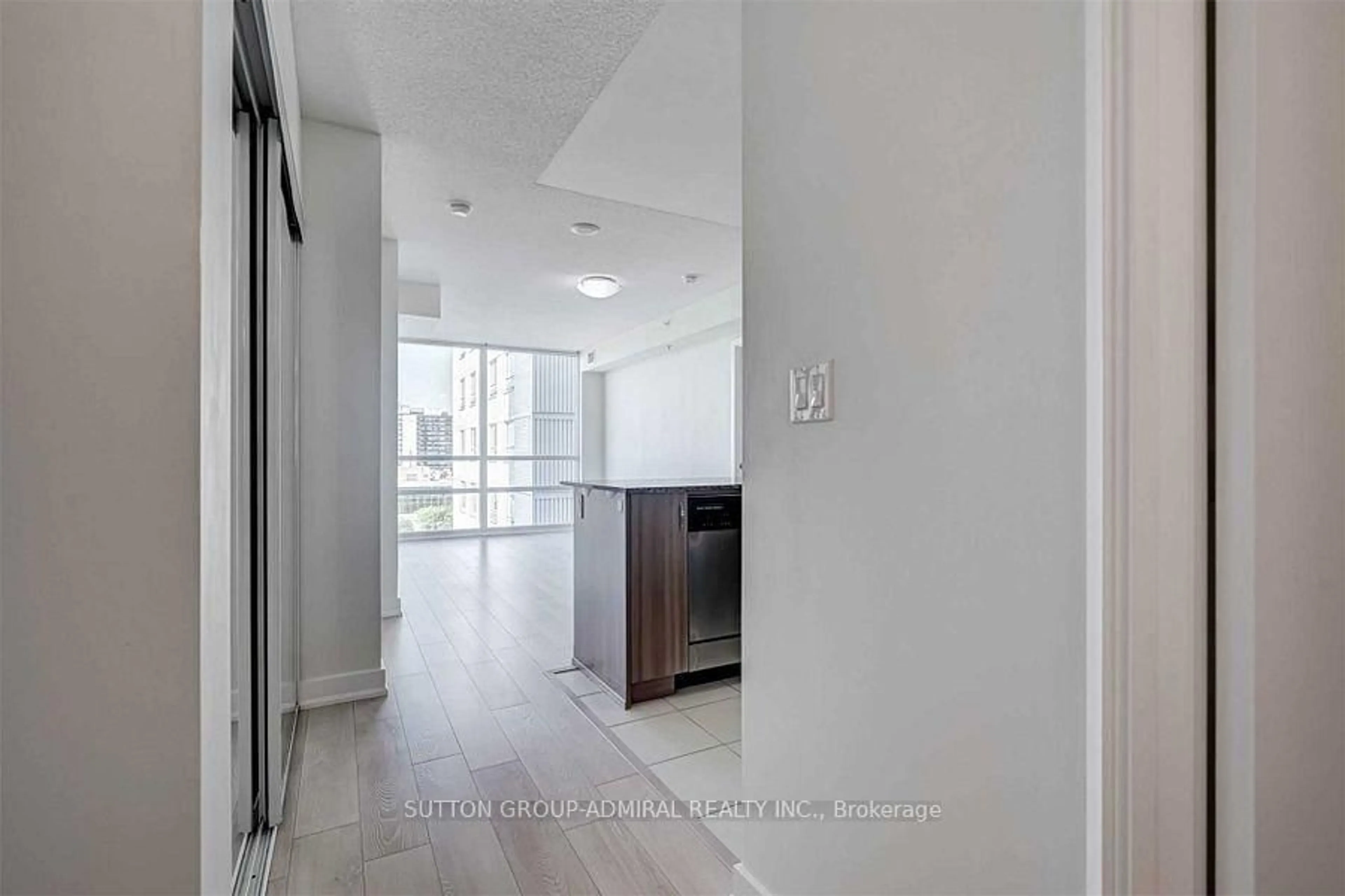 Indoor foyer for 5740 Yonge St #506, Toronto Ontario M2M 3T3