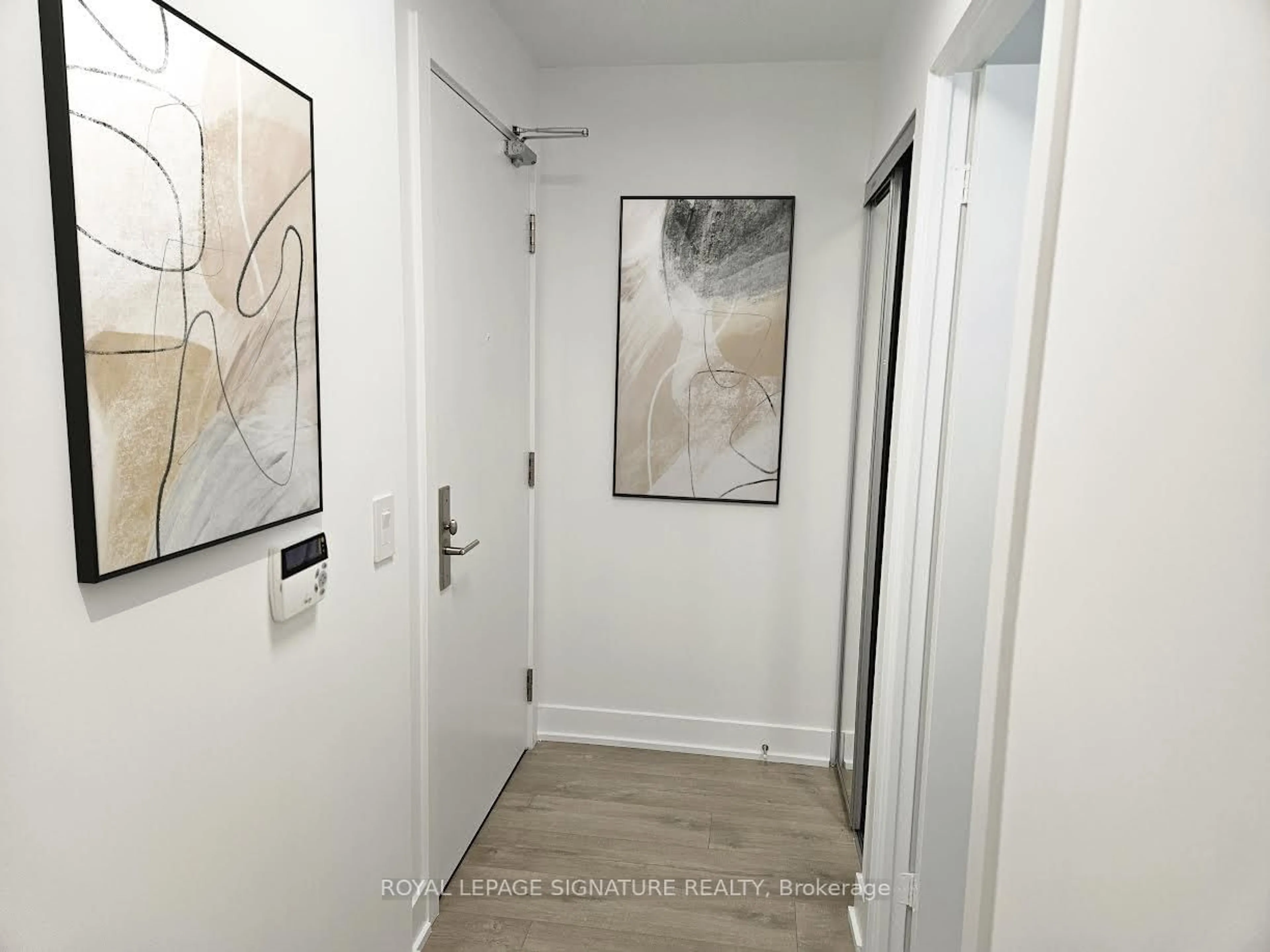 Indoor entryway for 318 Richmond St #1509, Toronto Ontario M5V 1X2