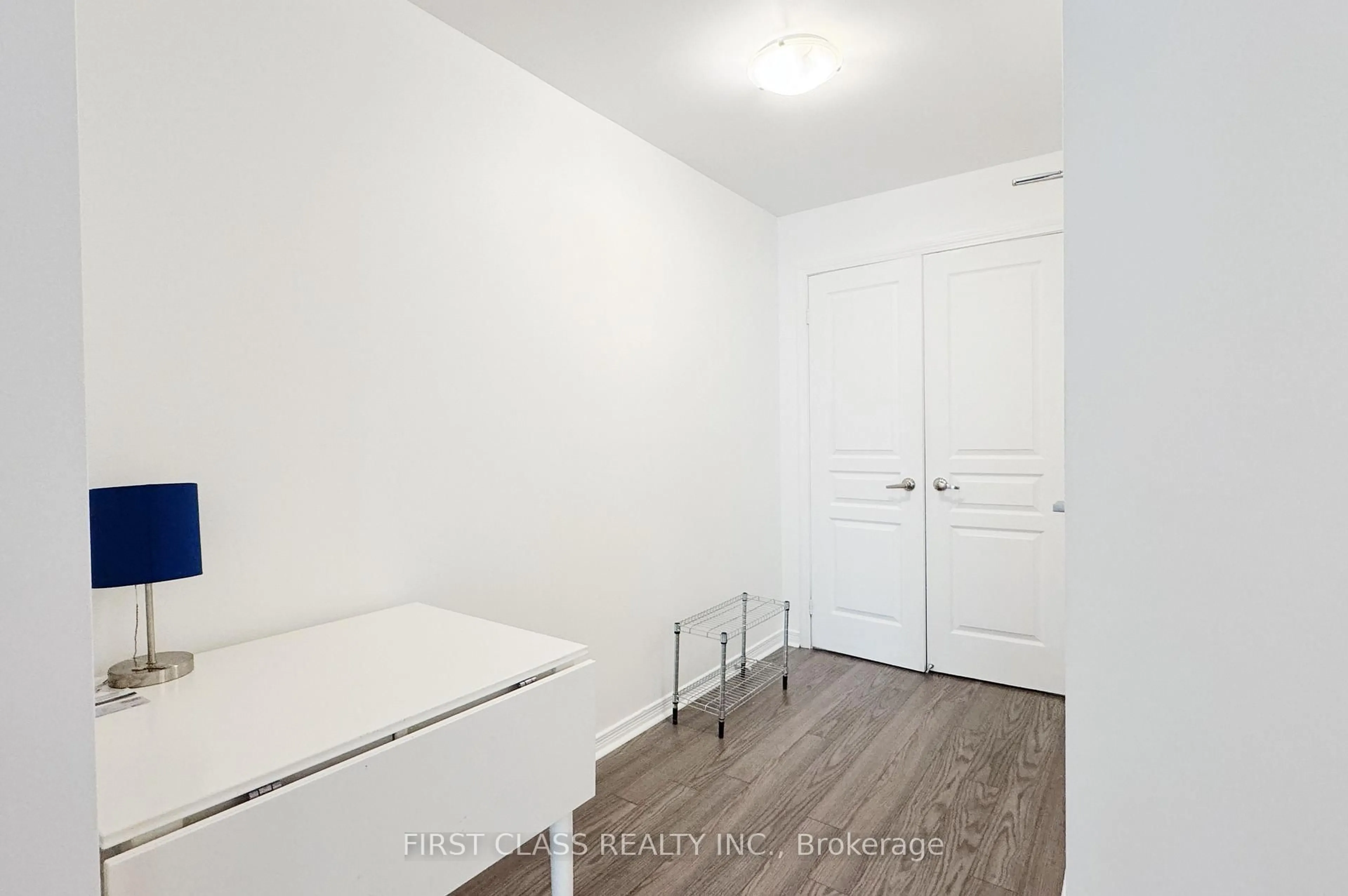 A pic of a room for 352 Front St #1217, Toronto Ontario M5V 1B5