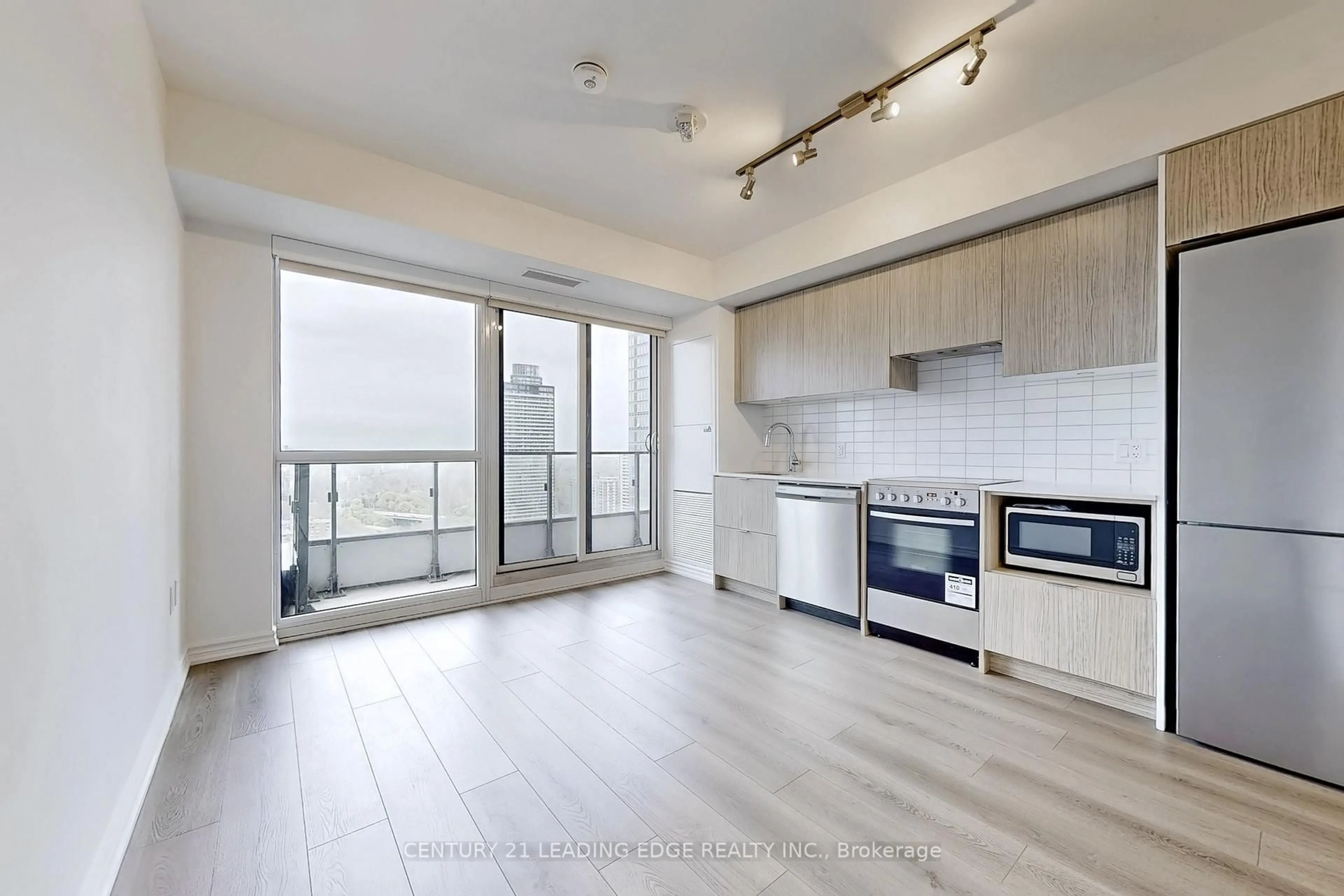 Open concept kitchen, wood/laminate floor for 395 Bloor St #2109, Toronto Ontario M4W 0B4