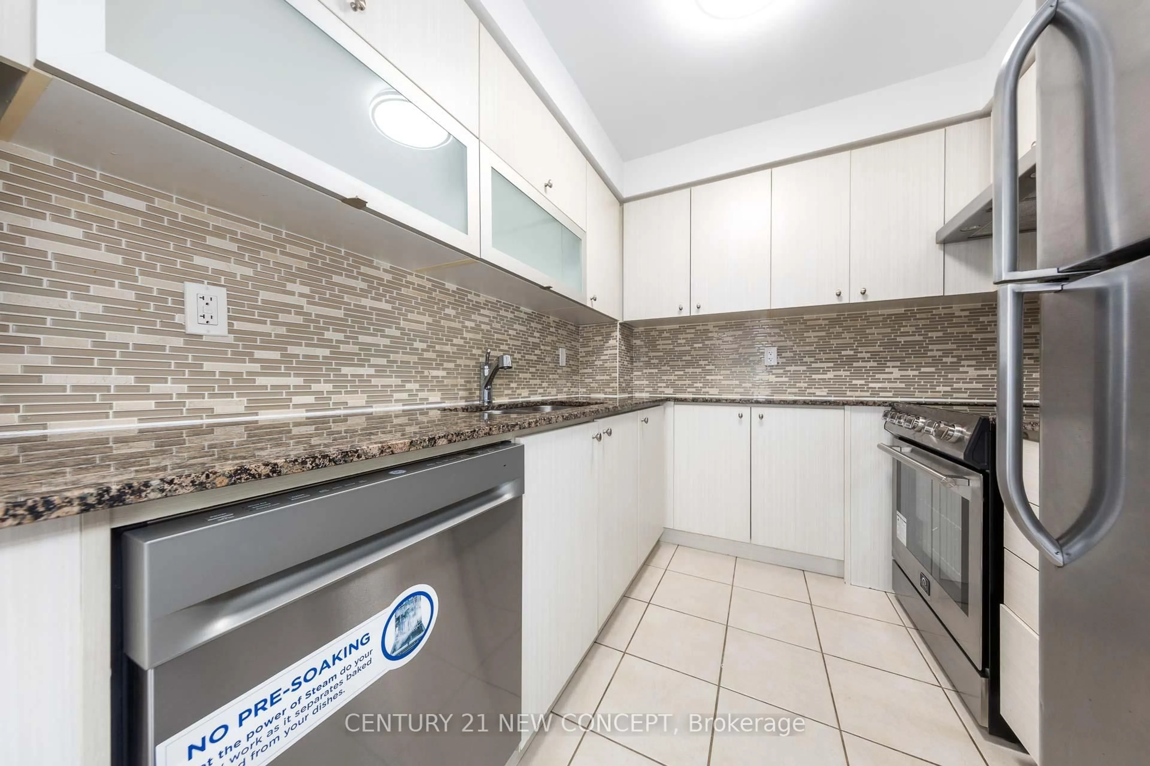 Standard kitchen, ceramic/tile floor for 2015 Sheppard Ave #903, Toronto Ontario M2J 1W6