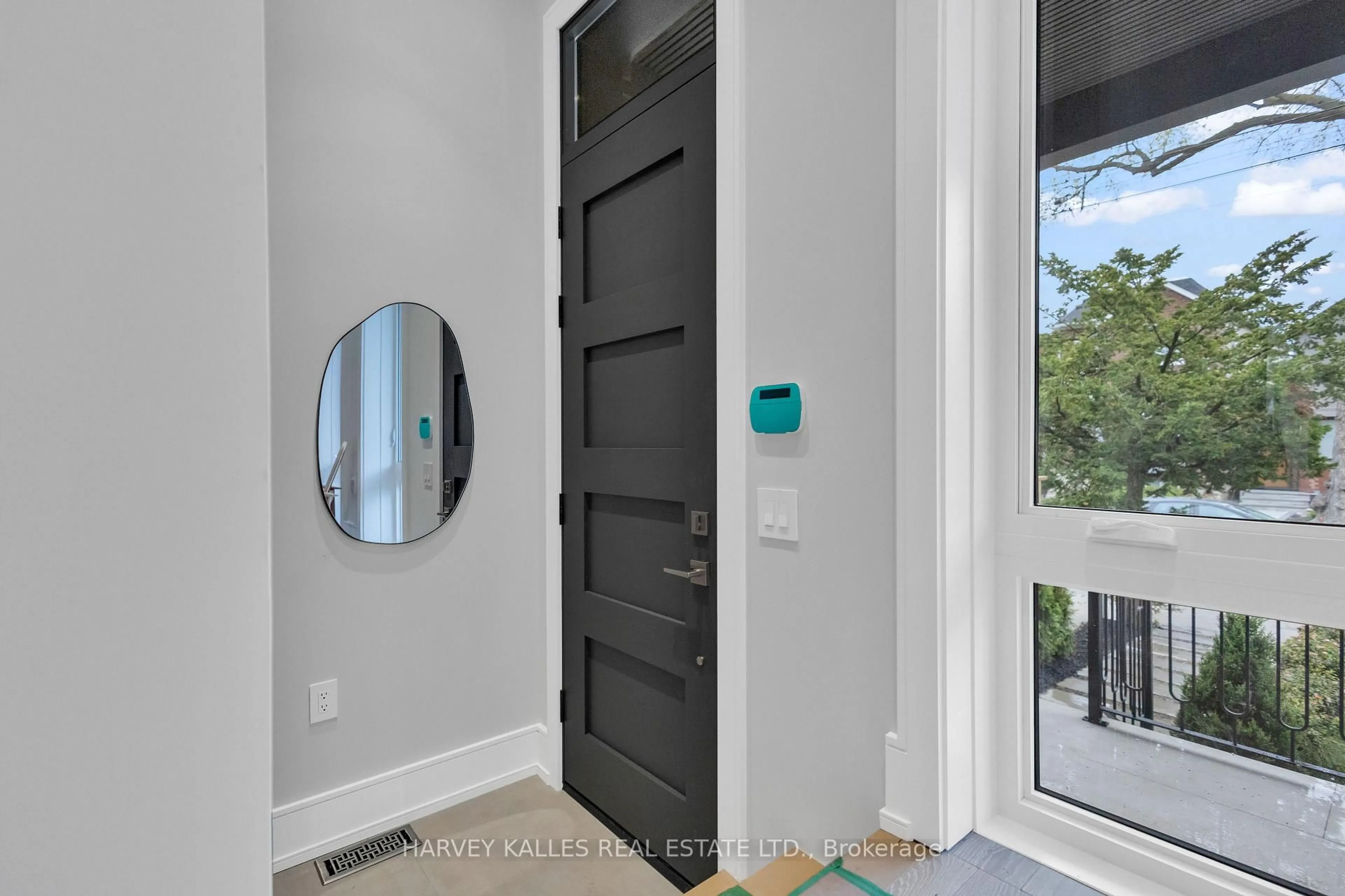 Indoor entryway for 444 Roxton Rd, Toronto Ontario M6G 3R4