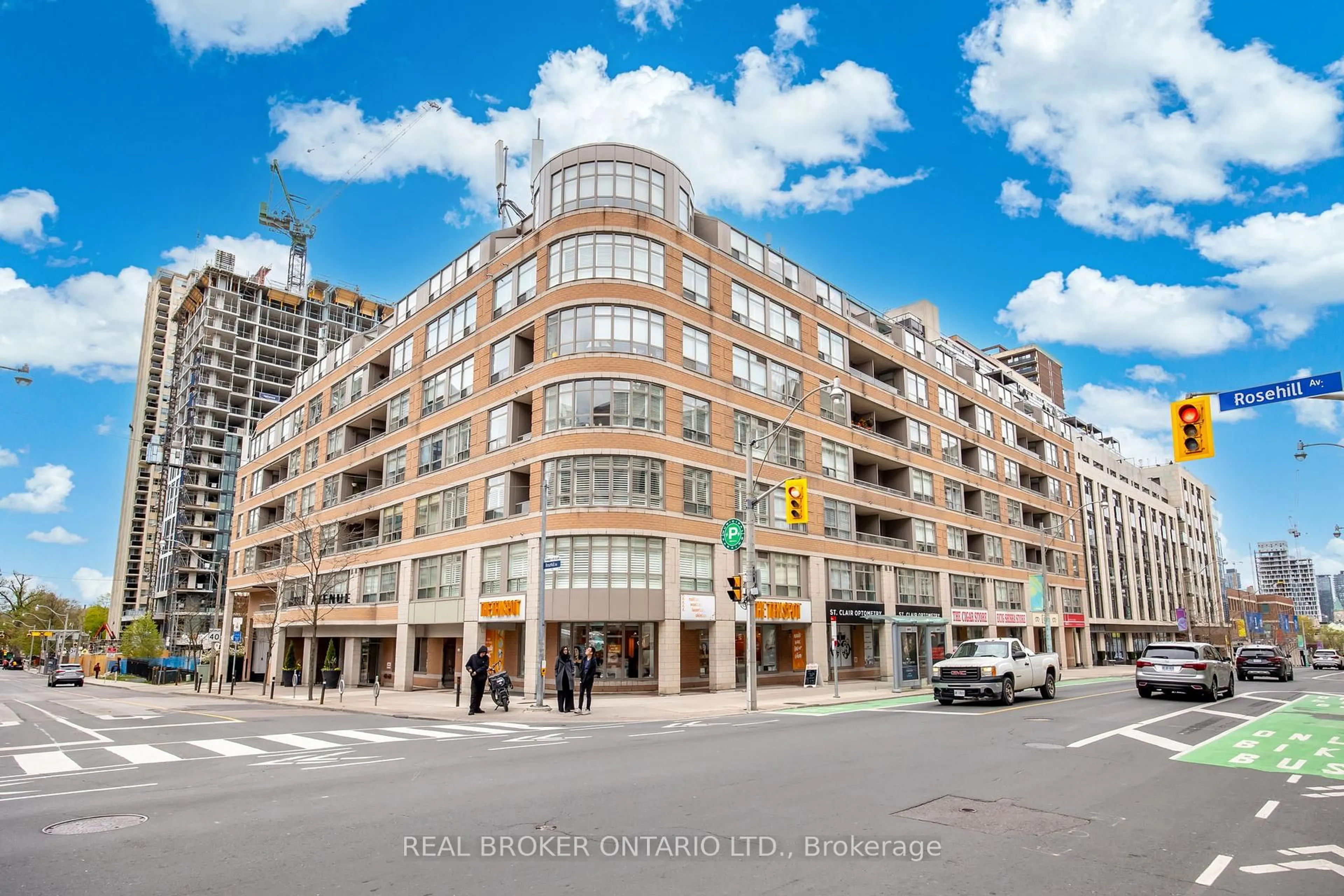 Patio, building for 5 Rosehill Ave #511, Toronto Ontario M4T 3A6