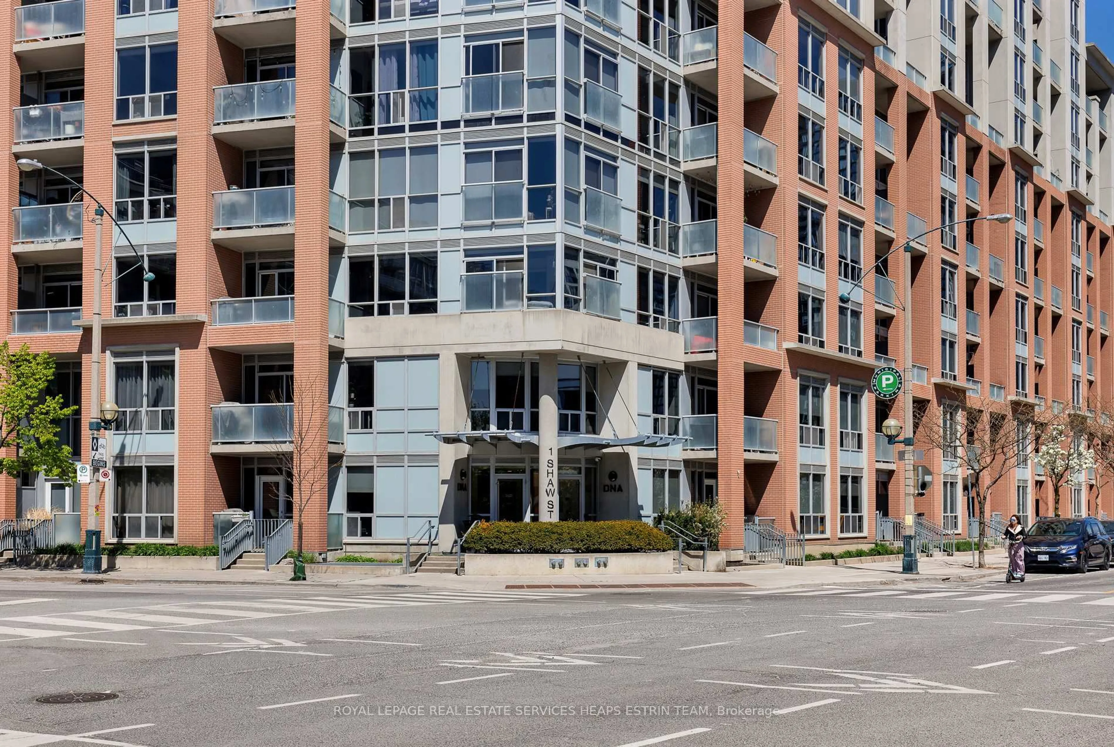 Unknown for 1 Shaw St #LPH26, Toronto Ontario M6K 0A1