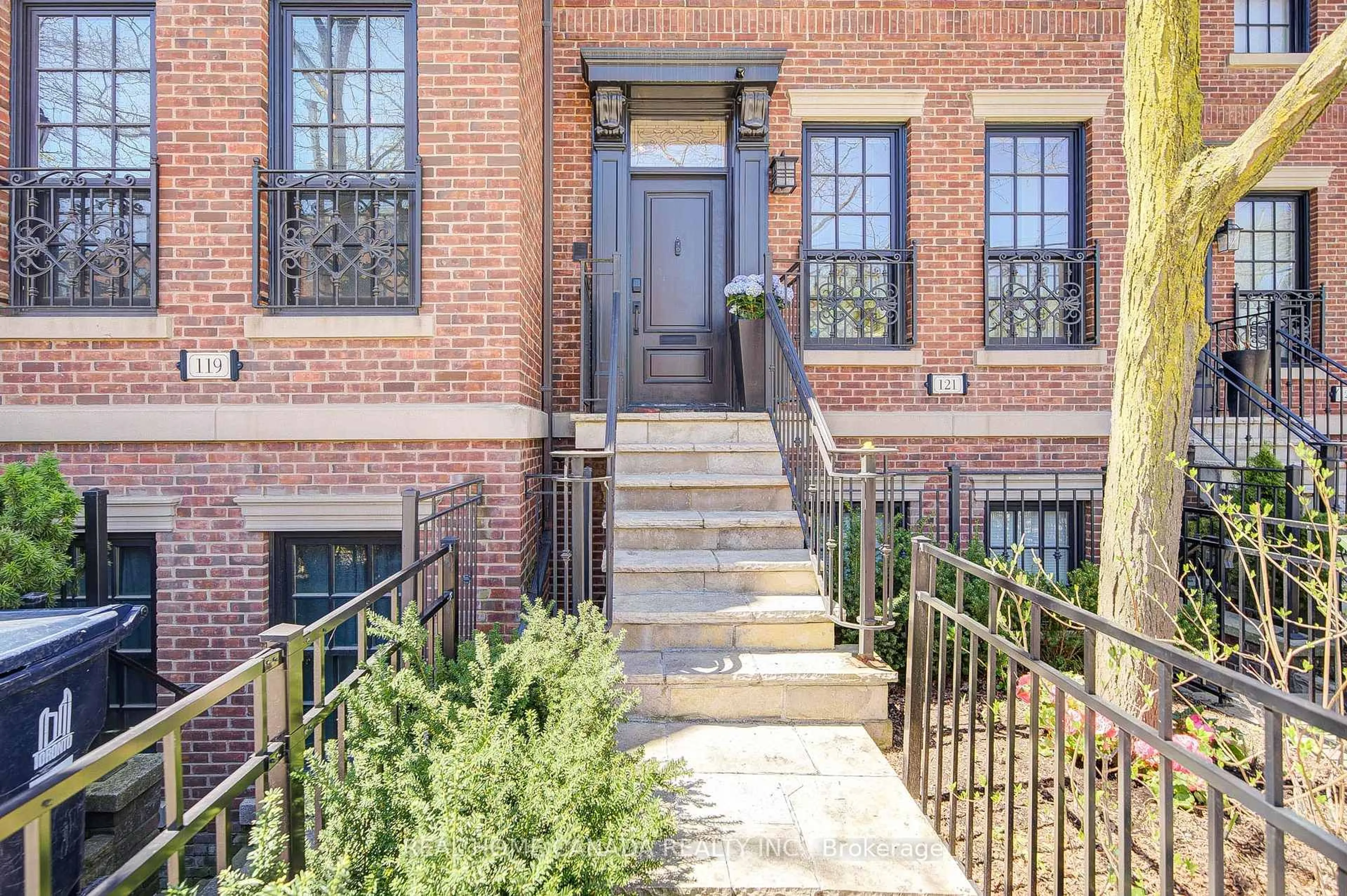 Home with brick exterior material, street for 121 Davenport Rd, Toronto Ontario M5R 1H8