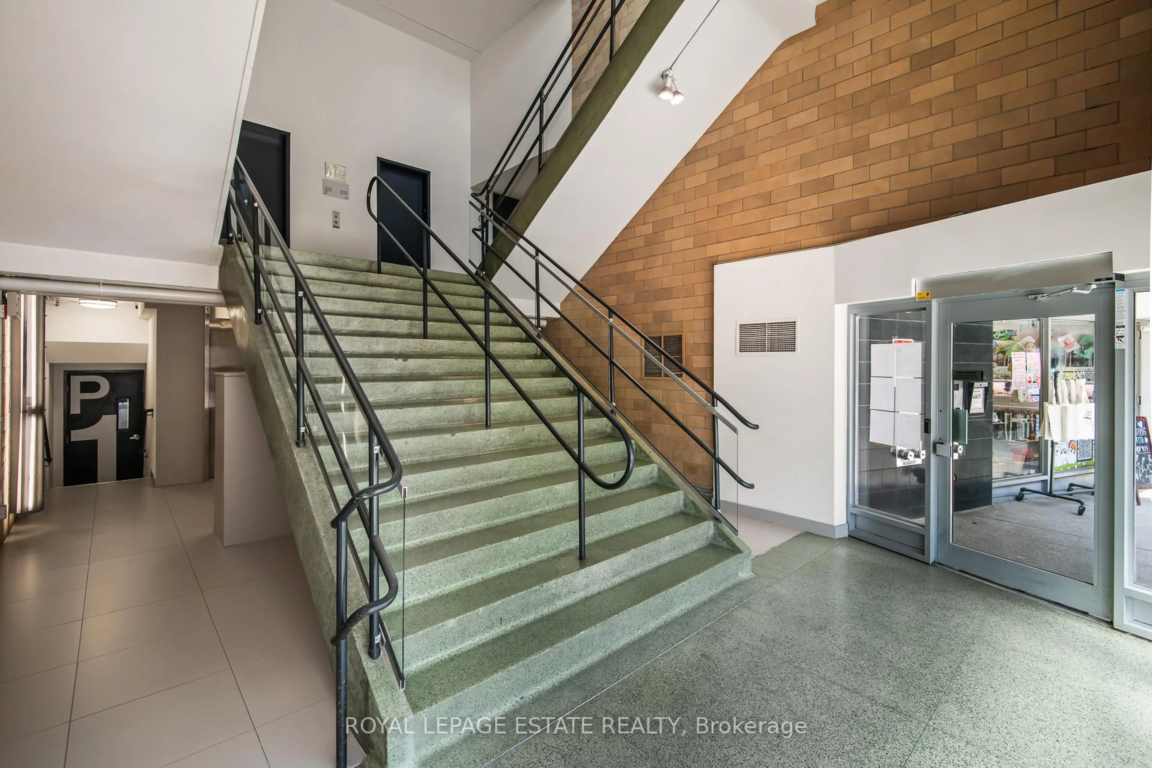Indoor foyer for 160 Baldwin St #301, Toronto Ontario M5T 3K7